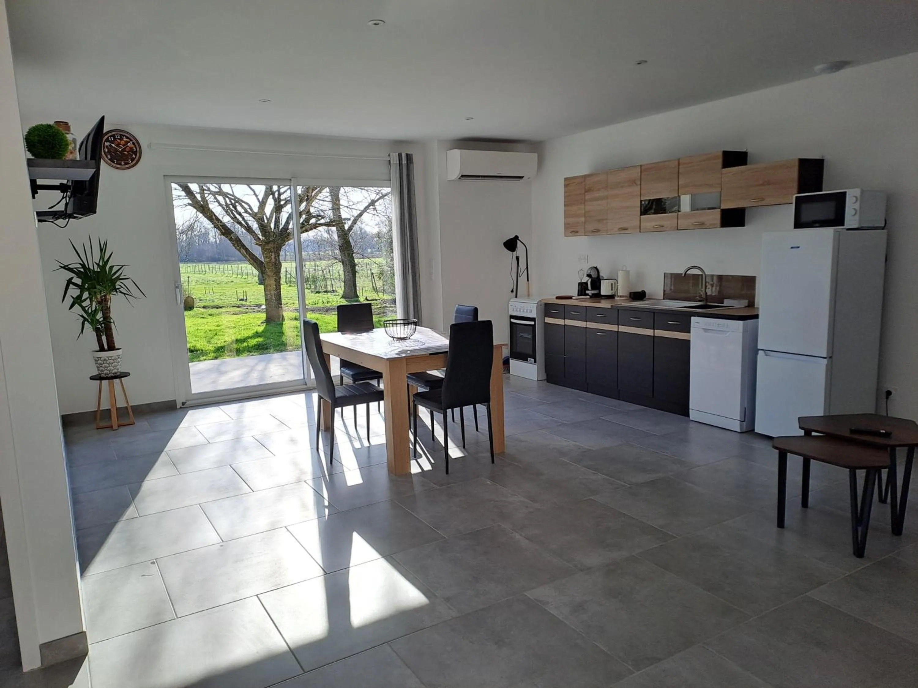 Dining area in Chambres d'Hôtes Château Pierre de Montignac