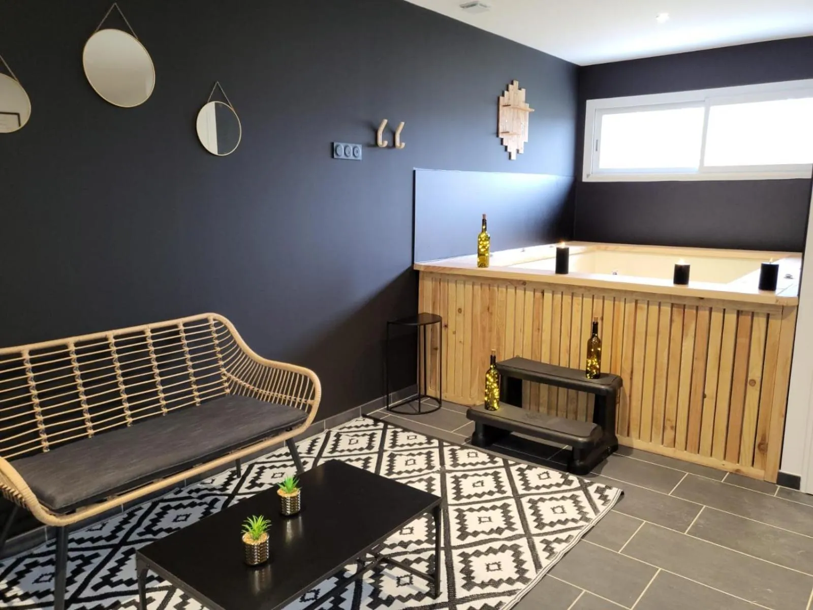 Hot Tub in Chambres d'Hôtes Château Pierre de Montignac