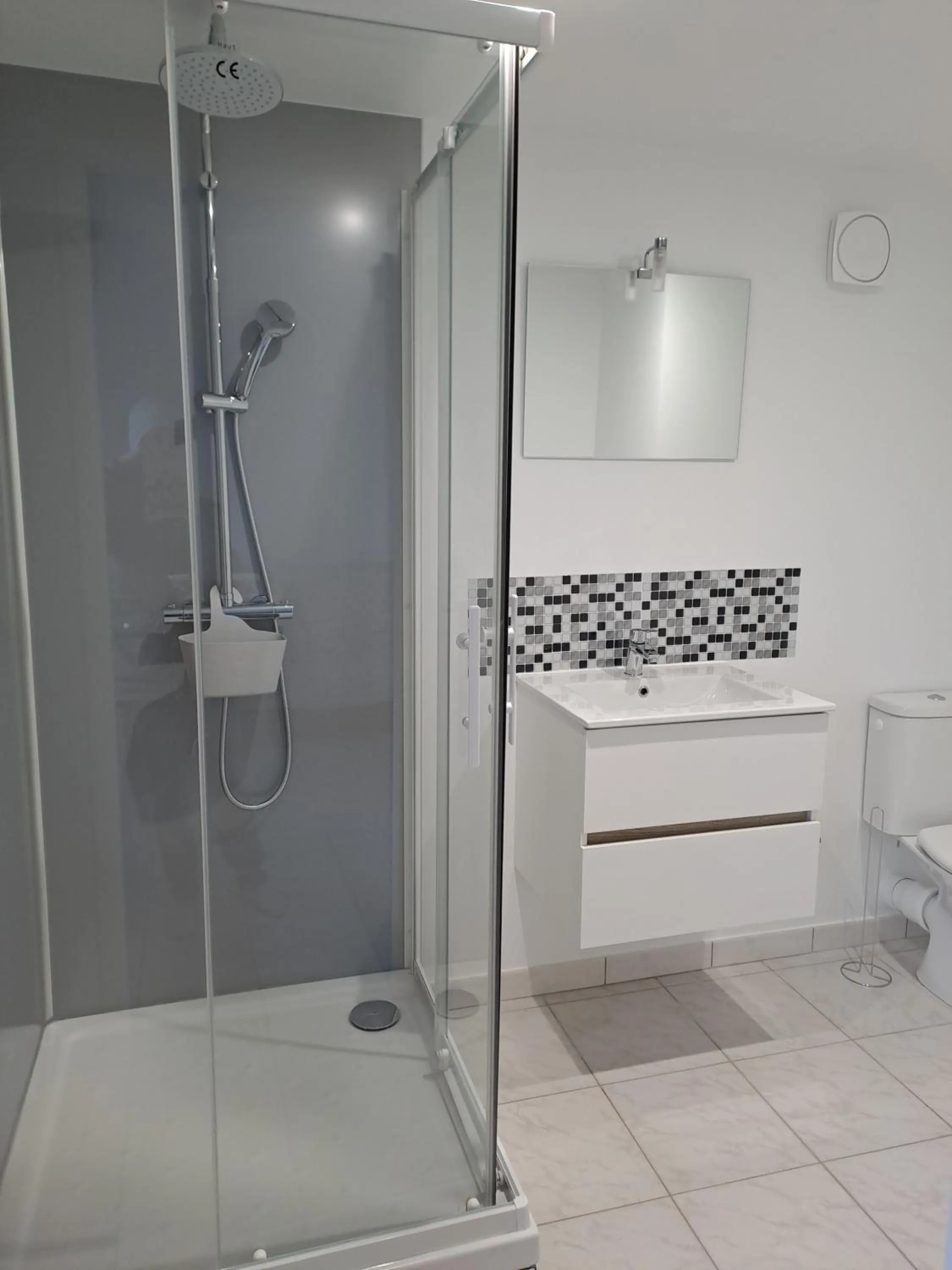 Bathroom in Chambres d'Hôtes Château Pierre de Montignac