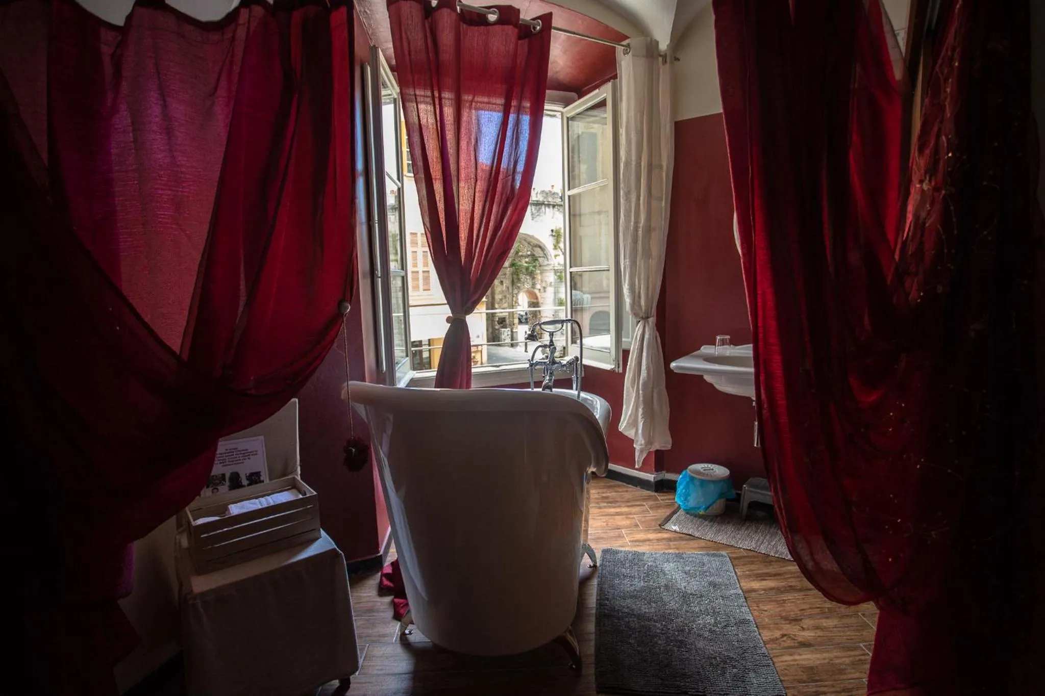 Bathroom, Bed in Antico Pozzo Bed and Breakfast