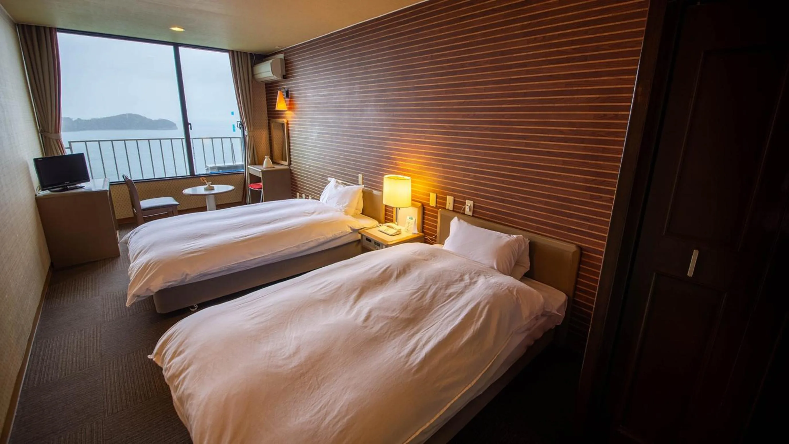 Photo of the whole room, Bed in Tenku Hotel Kairo