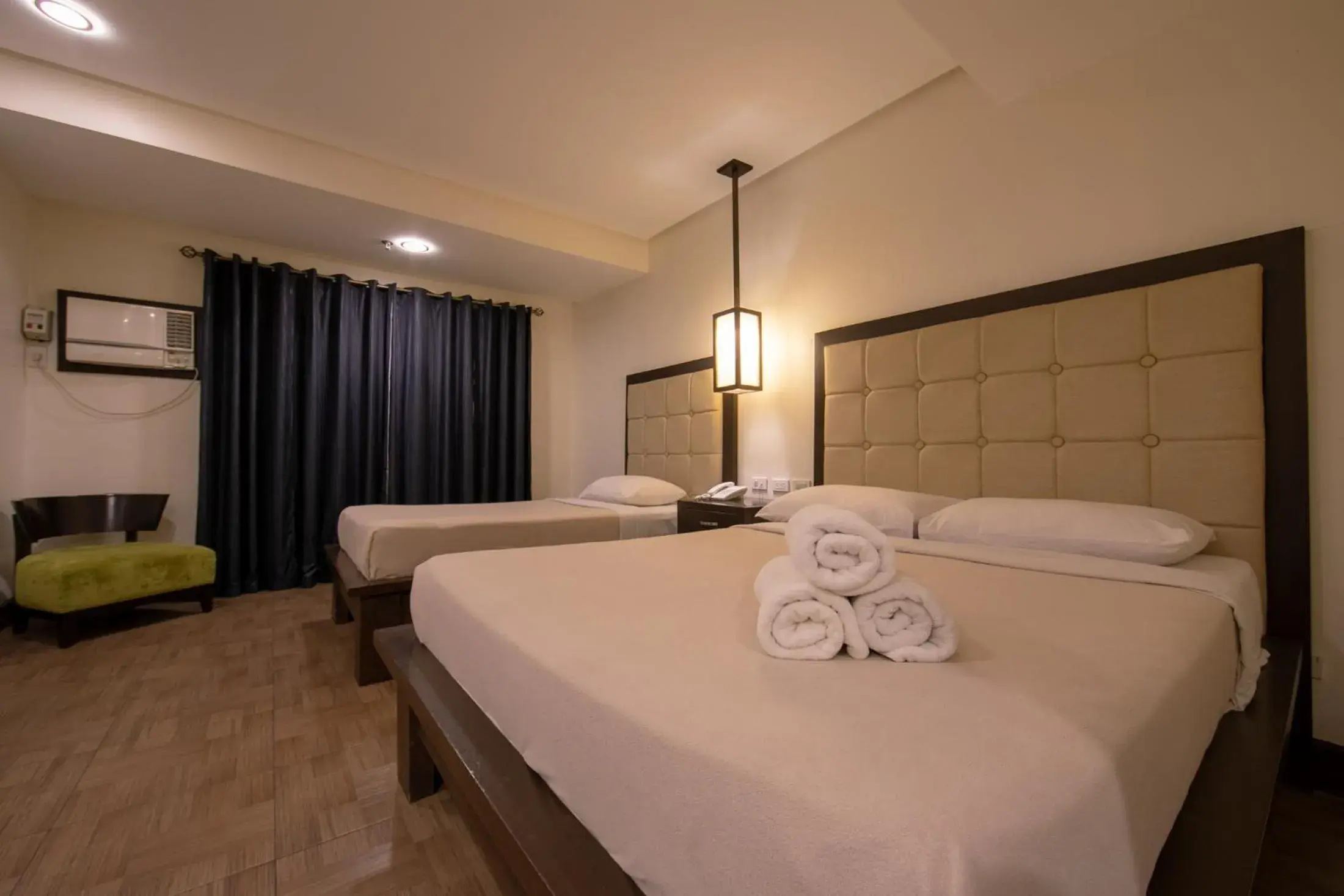 Deluxe Family Room in Rosvenil Hotel Deluxe Family Room in Rosvenil Hotel