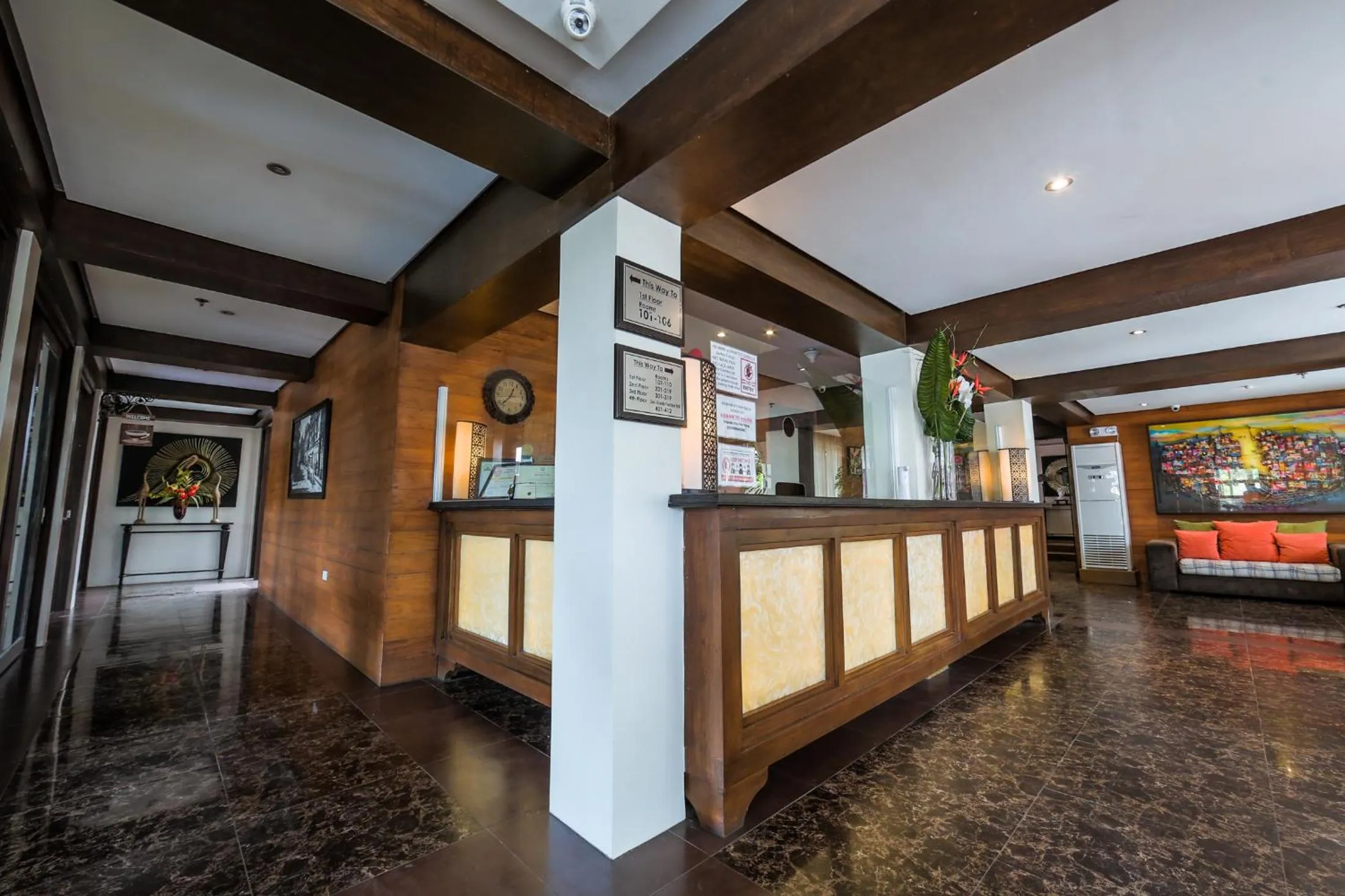 Lobby or reception in Rosvenil Hotel