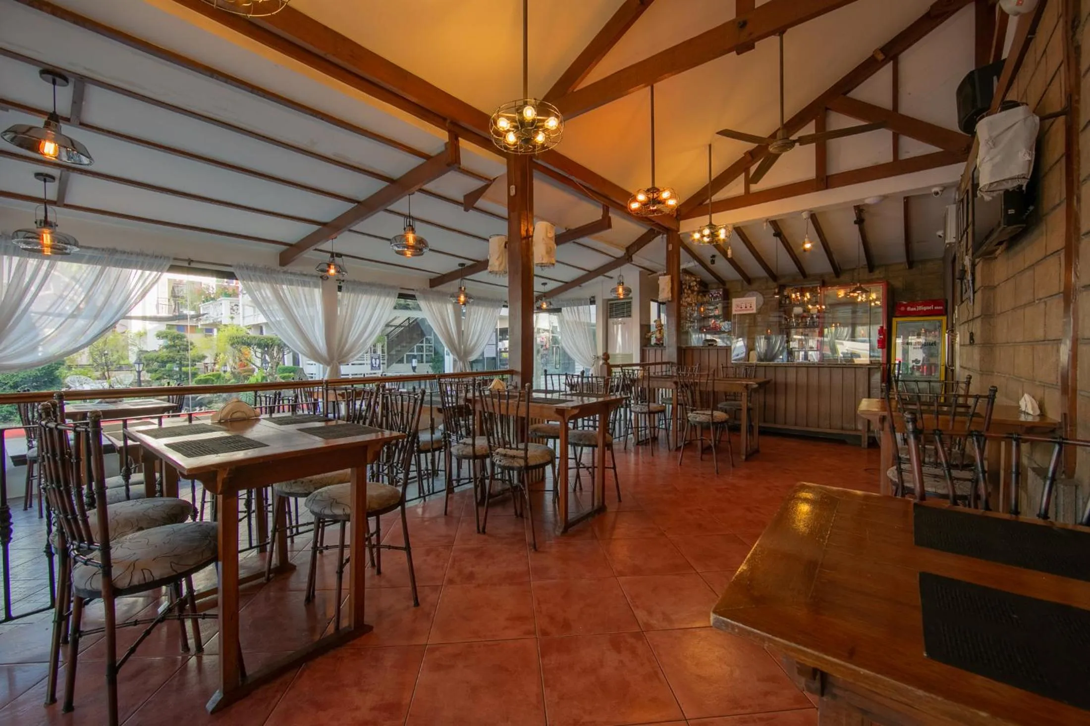 Restaurant/places to eat in Rosvenil Hotel