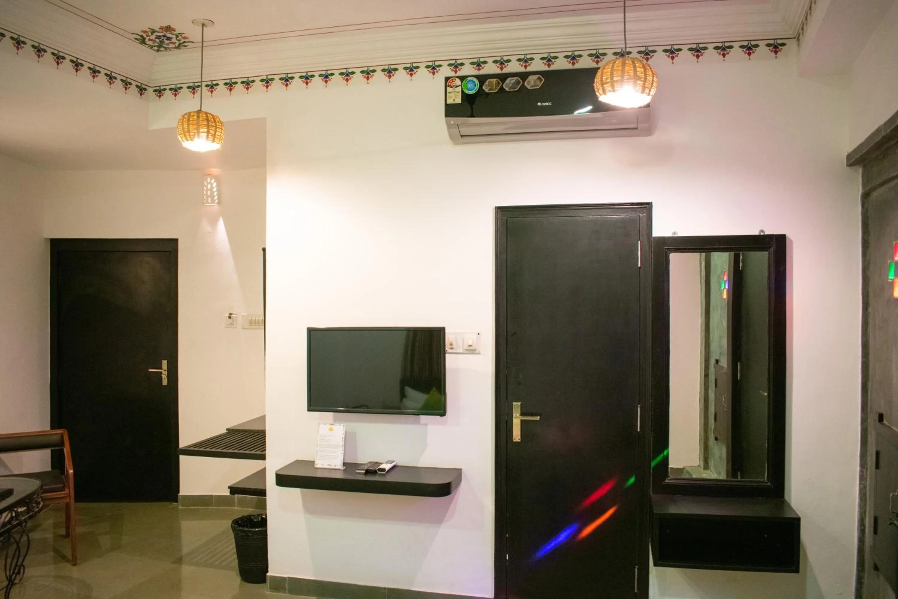 Communal lounge/ TV room in Hotel Banjara Heritage