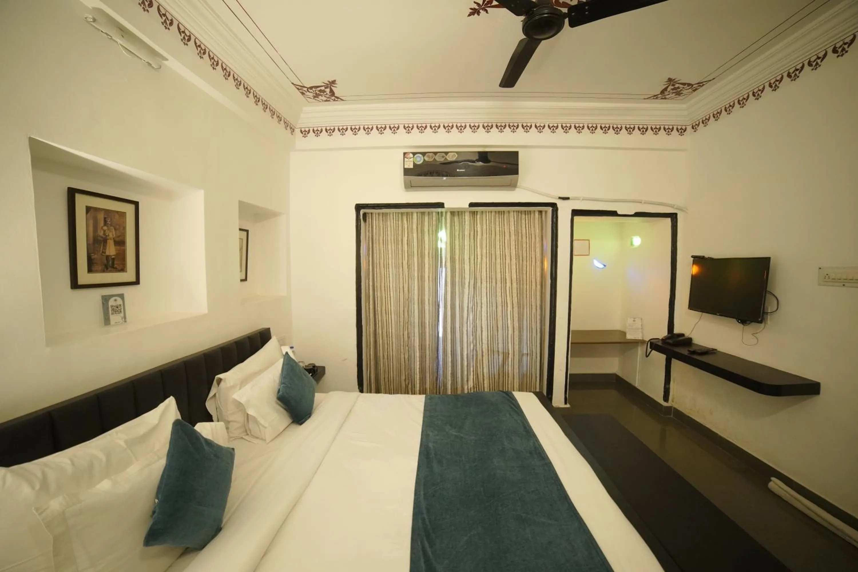 Bedroom, Bed in Hotel Banjara Heritage