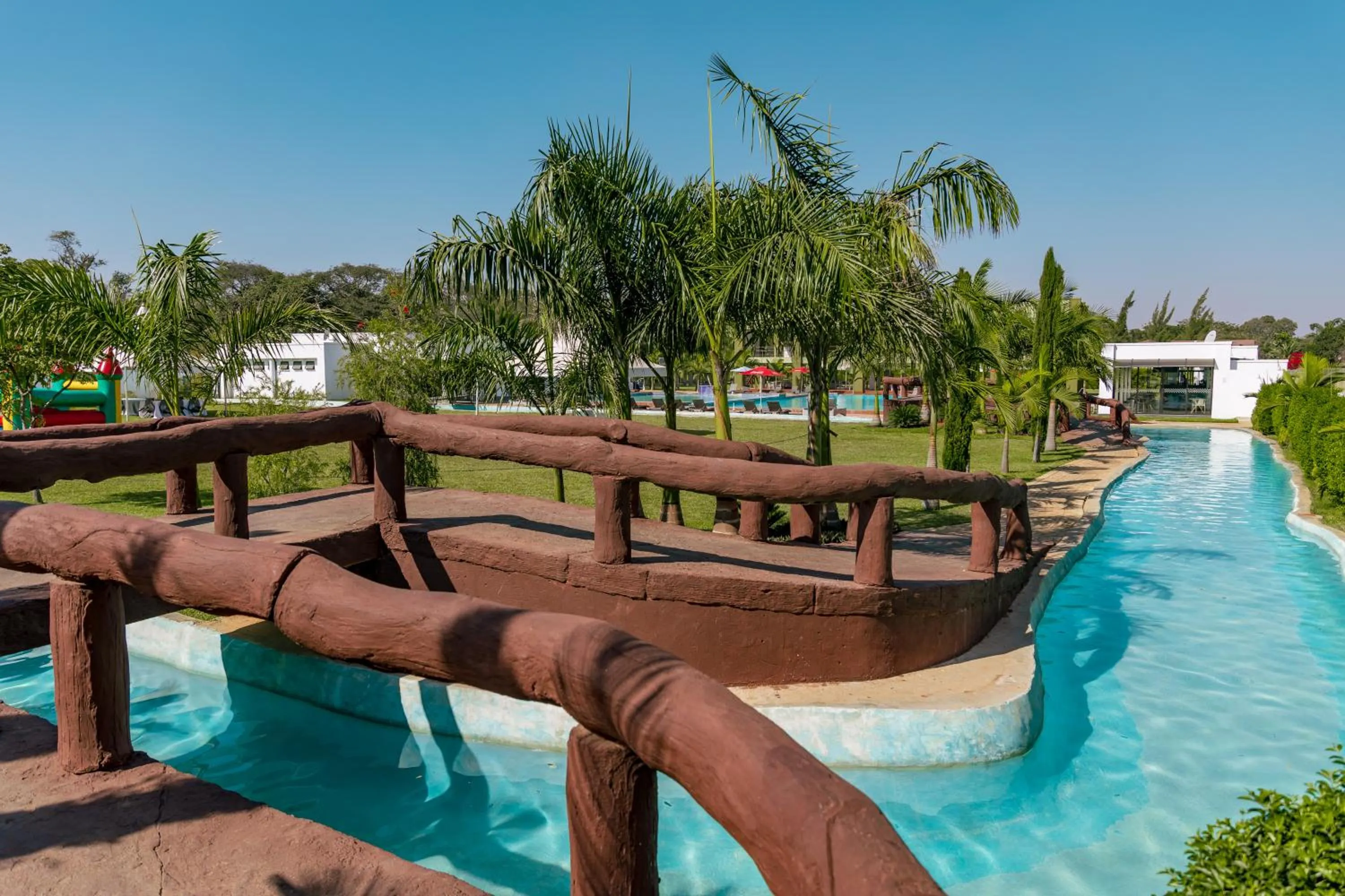 Swimming pool in Twangale Resort & Spa