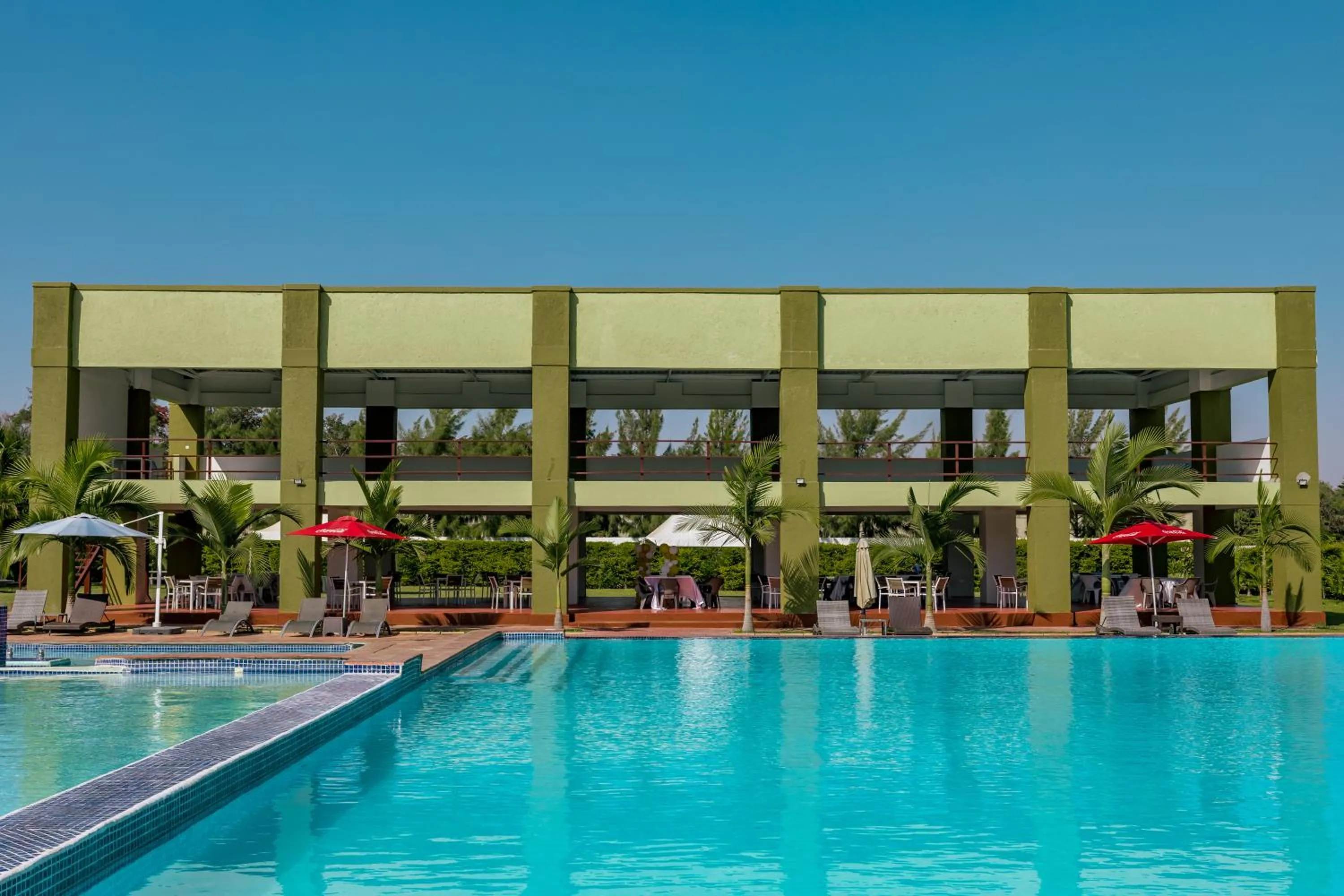 Swimming pool in Twangale Resort & Spa