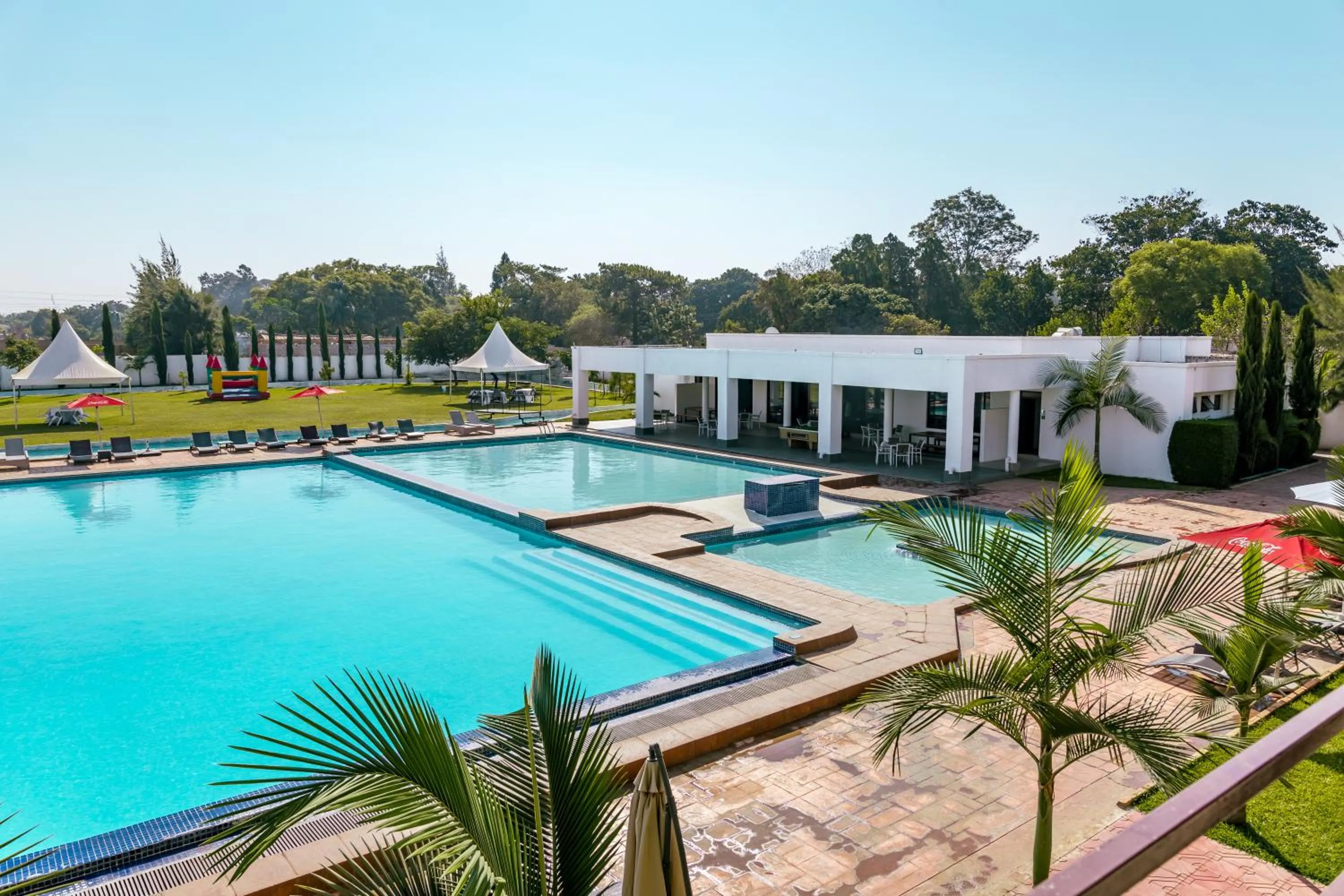 Swimming pool in Twangale Resort & Spa