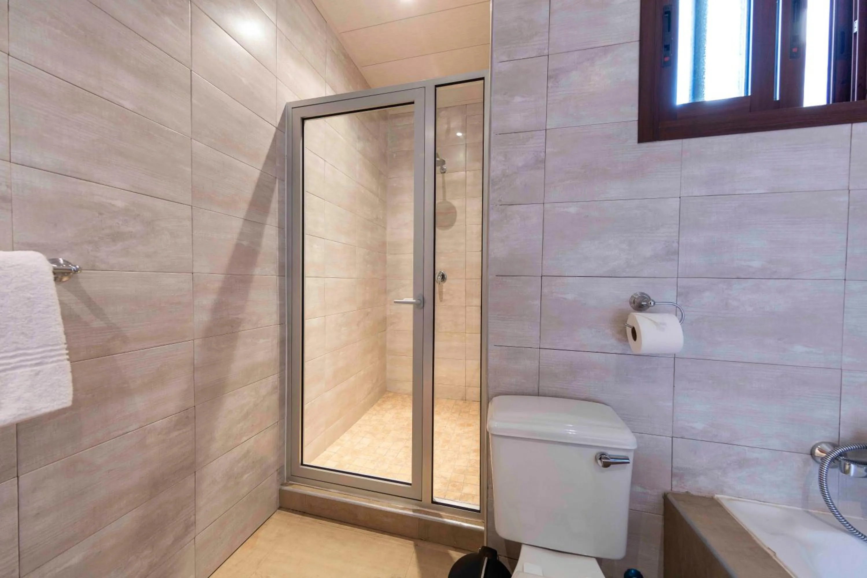 Bathroom in Twangale Resort & Spa