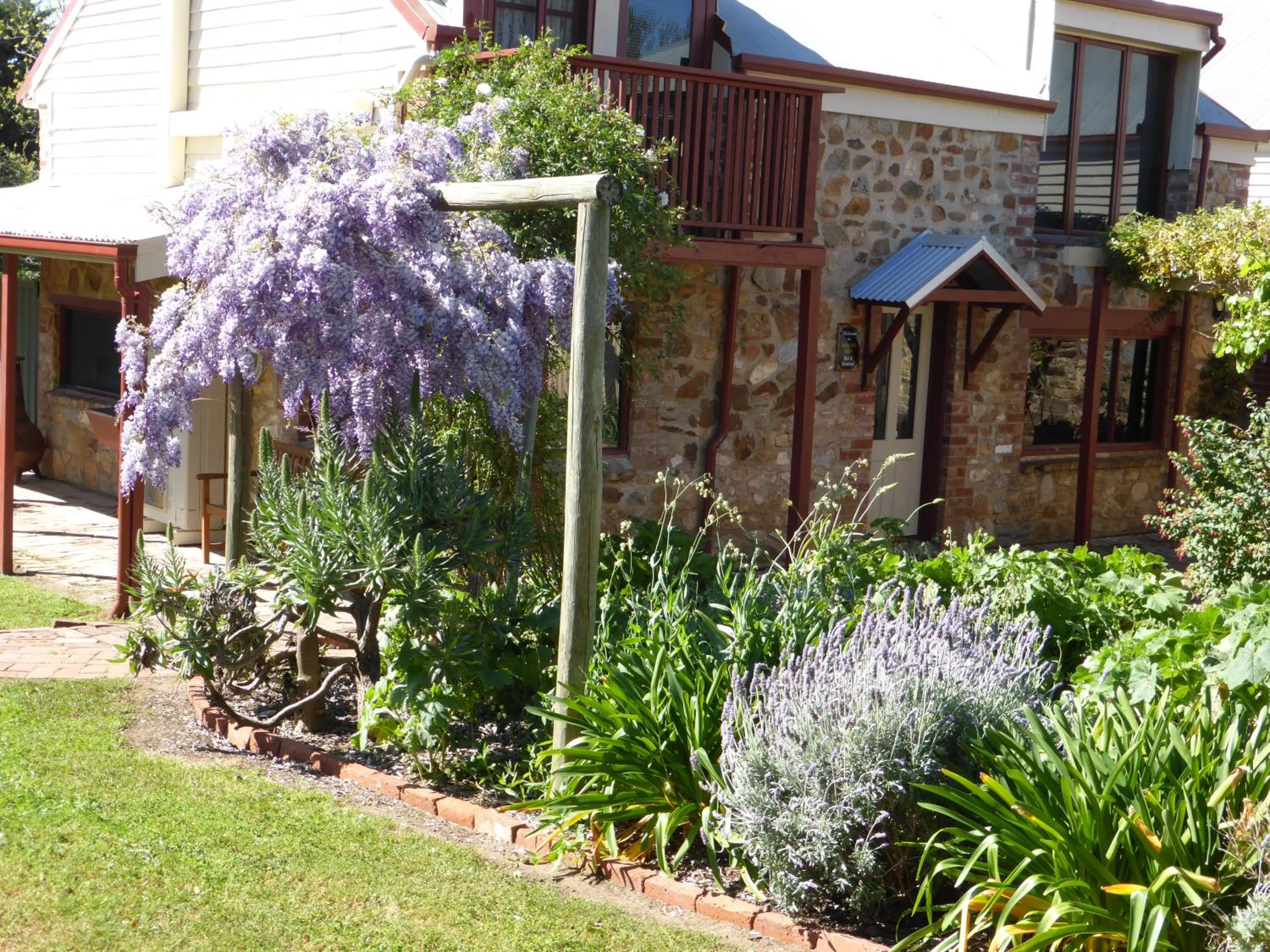 Garden view in Barossa Barn Bed and Breakfast
