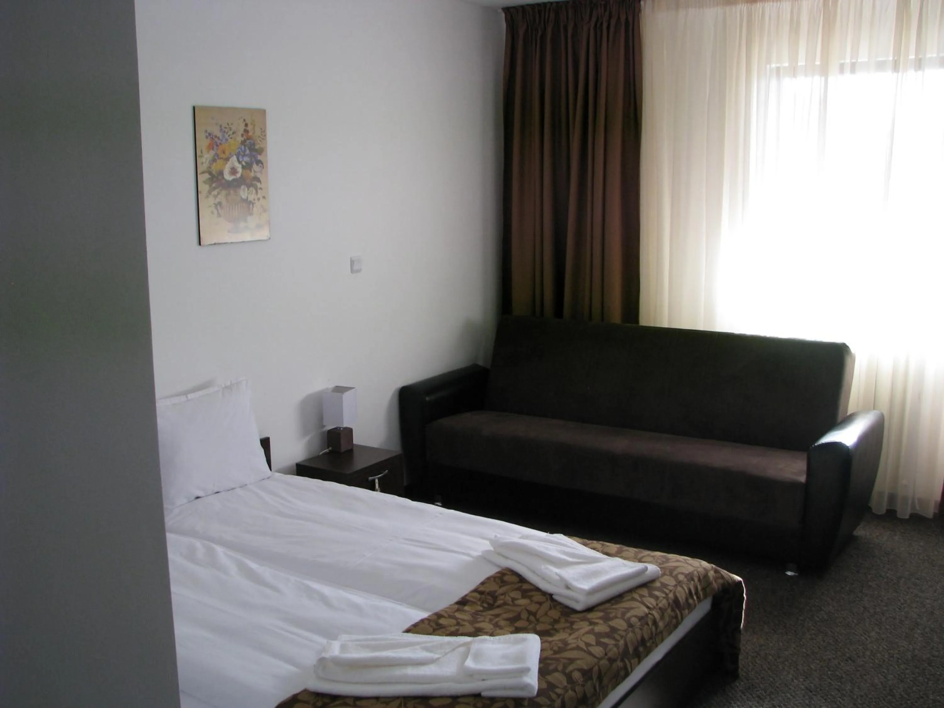 Photo of the whole room, Bed in Park Hotel Eagle Stone