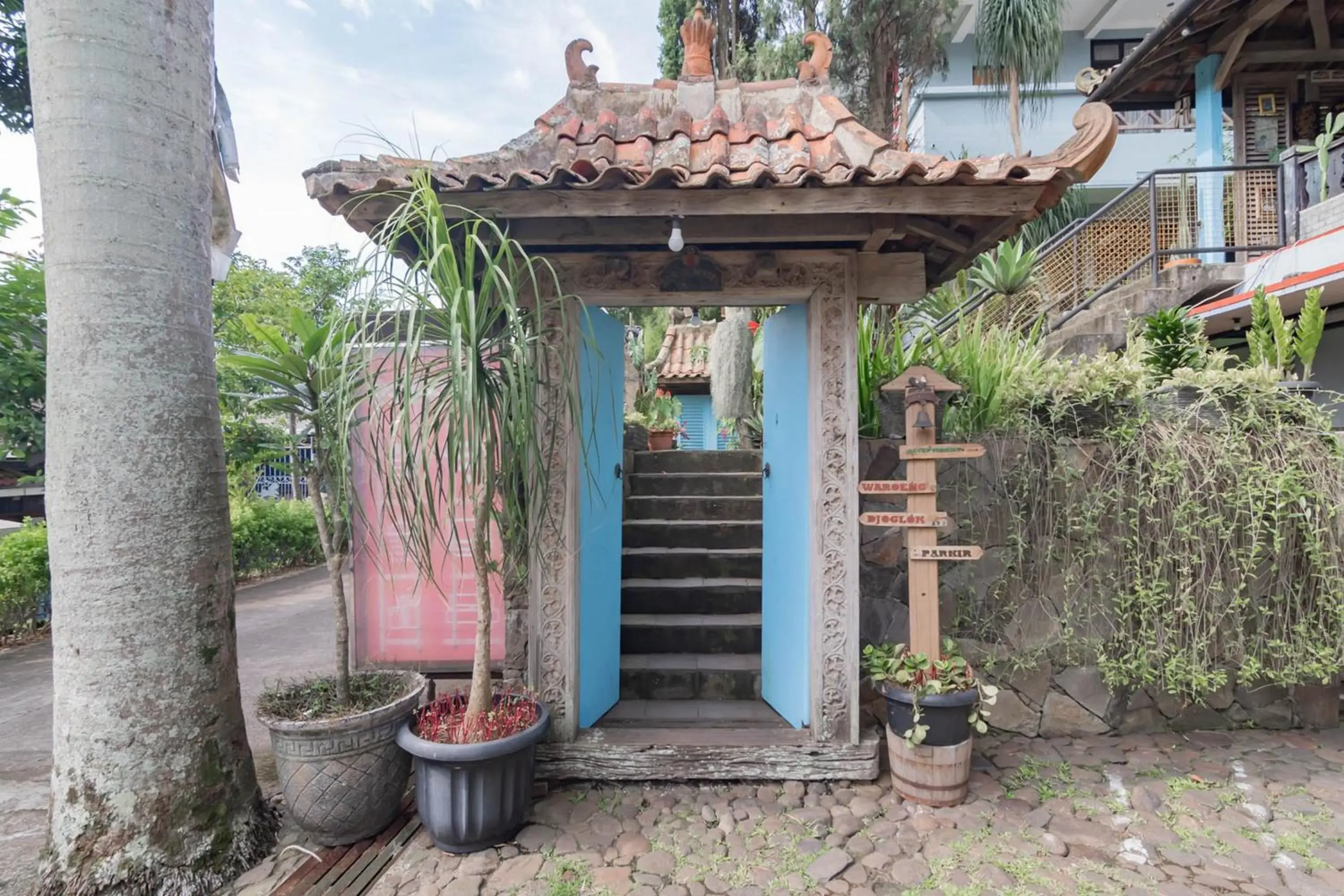 Facade/entrance in RedDoorz at Palagan Joglo Sersan Bajuri Facade/entrance in RedDoorz at Palagan Joglo Sersan Bajuri