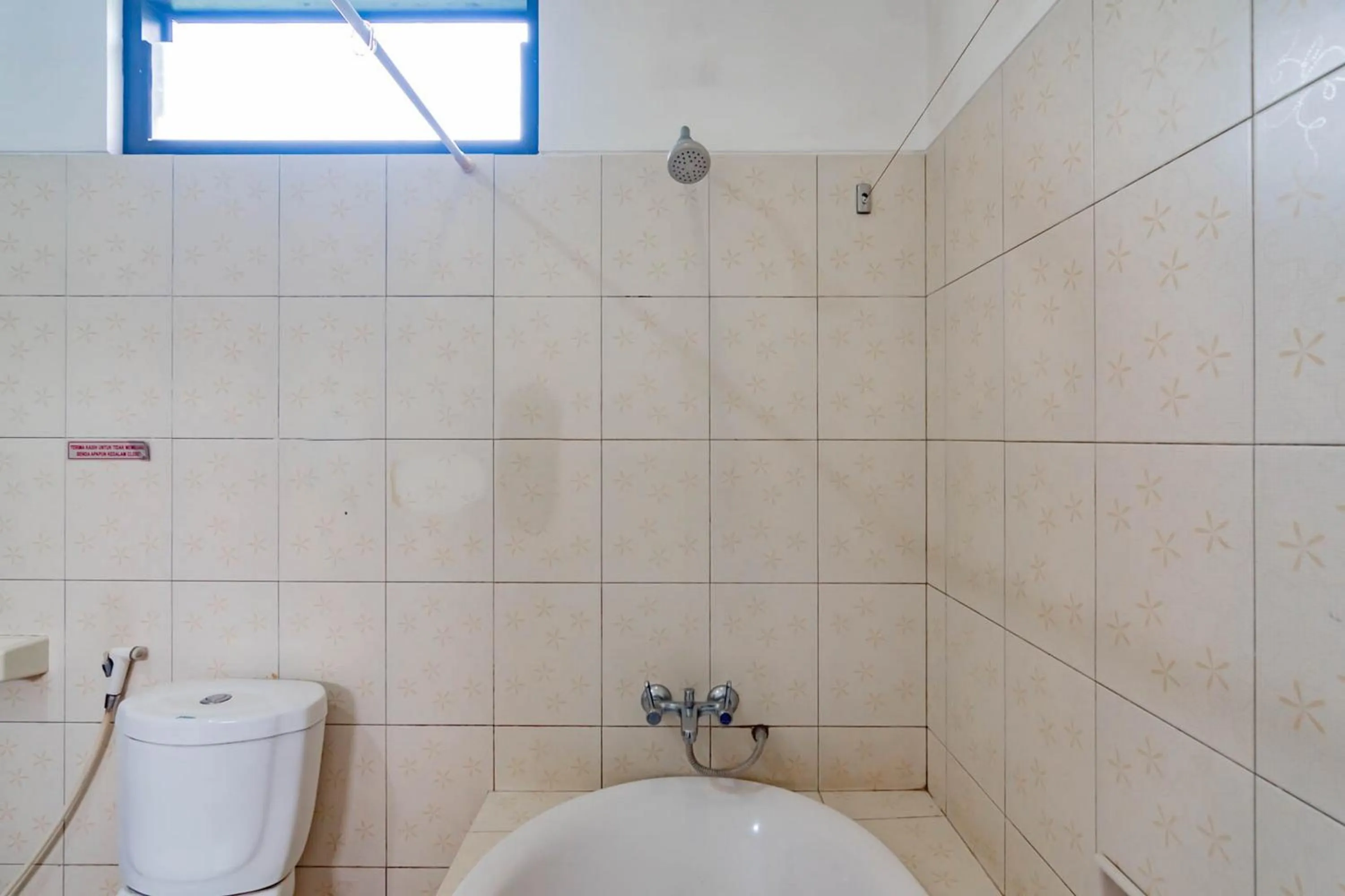 Bathroom in RedDoorz at Palagan Joglo Sersan Bajuri