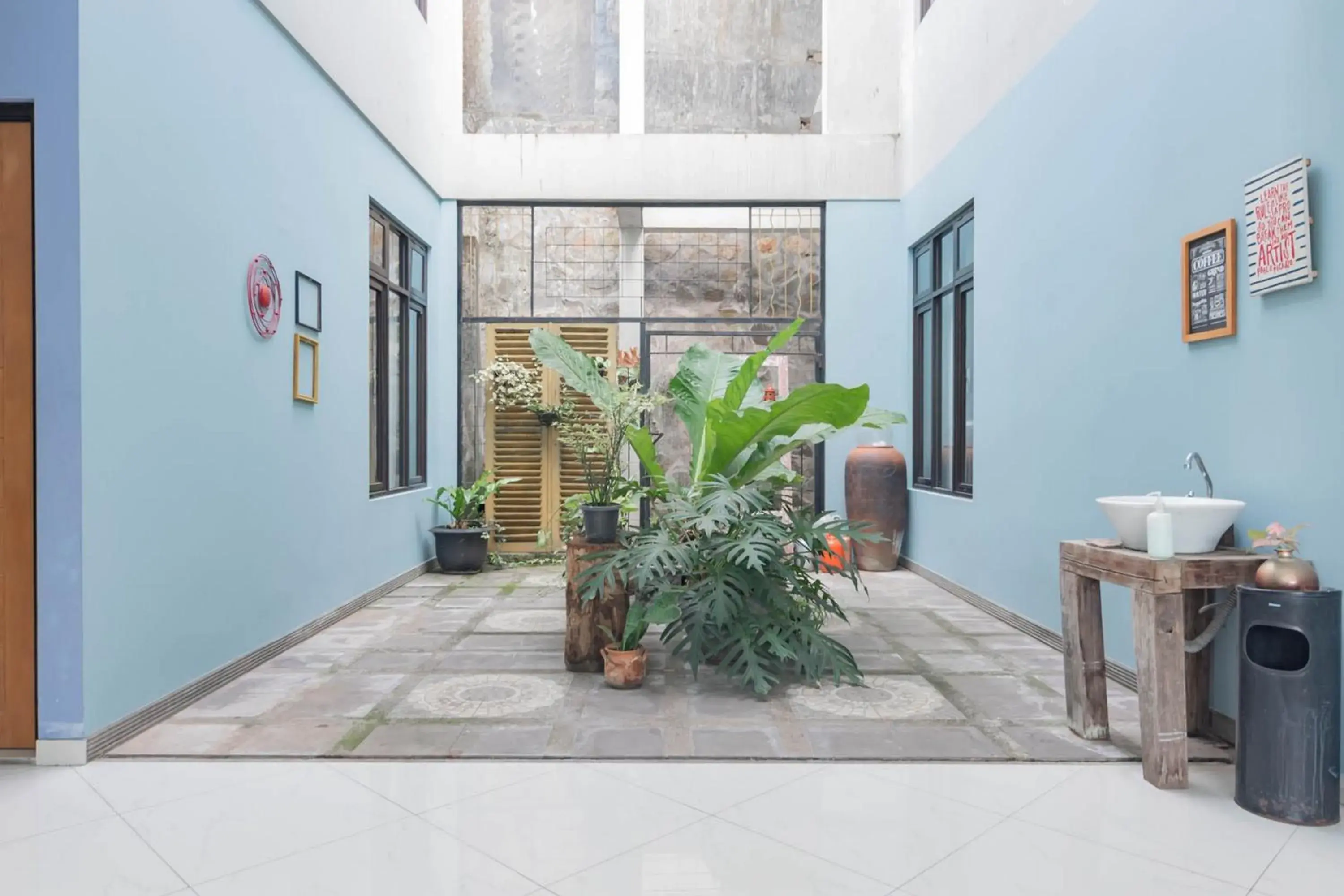 Property building in RedDoorz at Palagan Joglo Sersan Bajuri Property building in RedDoorz at Palagan Joglo Sersan Bajuri