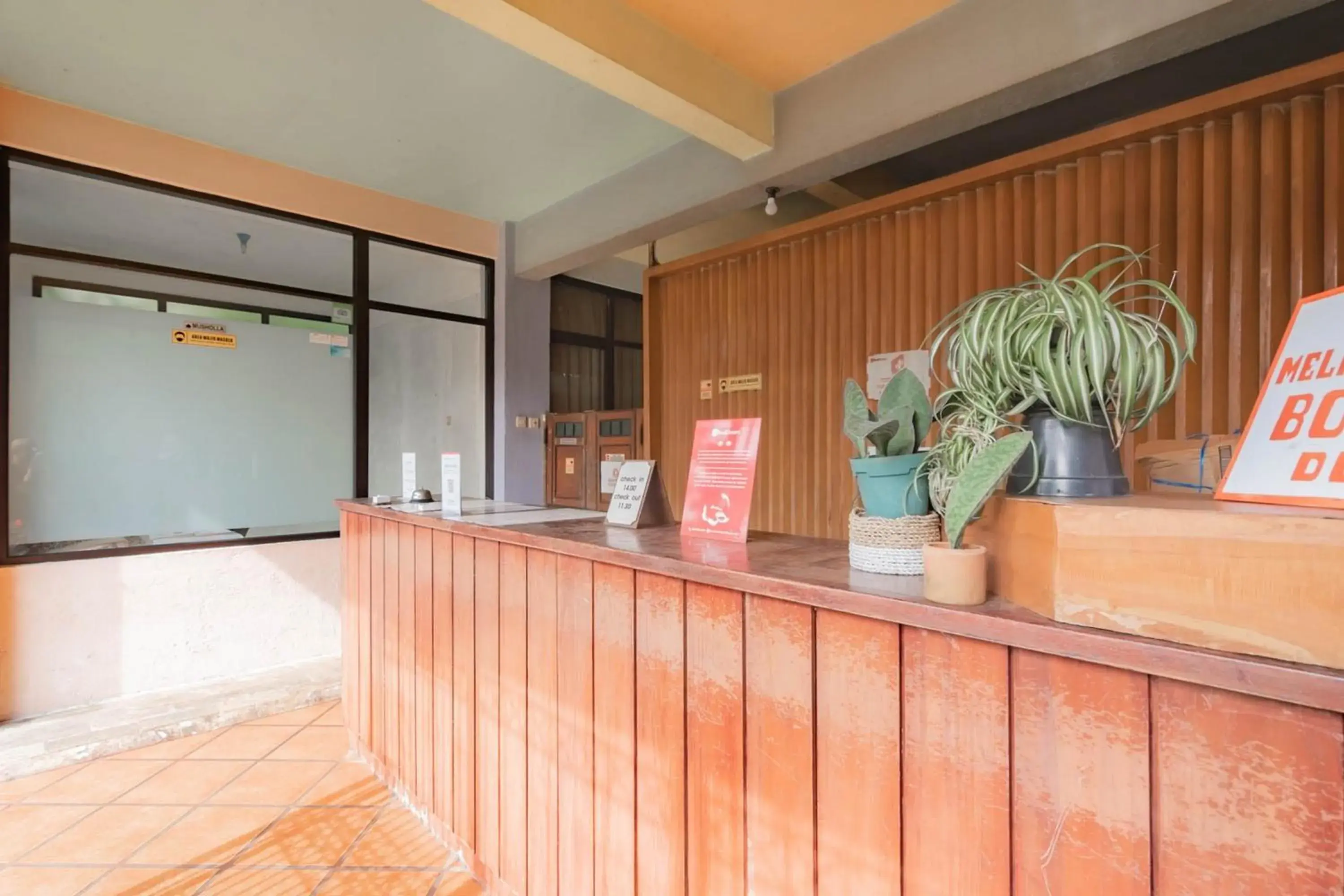 Lobby or reception in RedDoorz at Palagan Joglo Sersan Bajuri Lobby or reception in RedDoorz at Palagan Joglo Sersan Bajuri