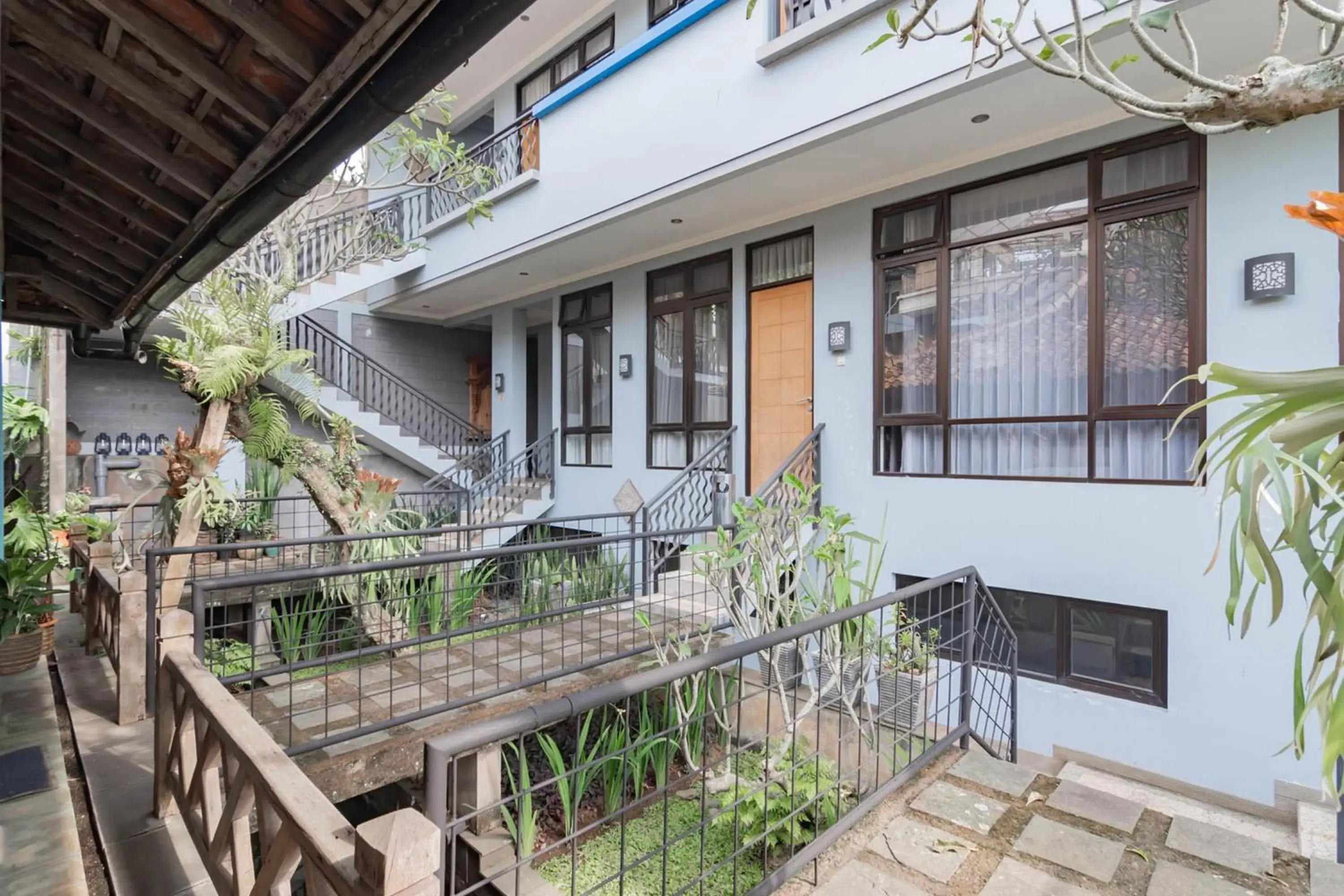 Property building in RedDoorz at Palagan Joglo Sersan Bajuri Property building in RedDoorz at Palagan Joglo Sersan Bajuri