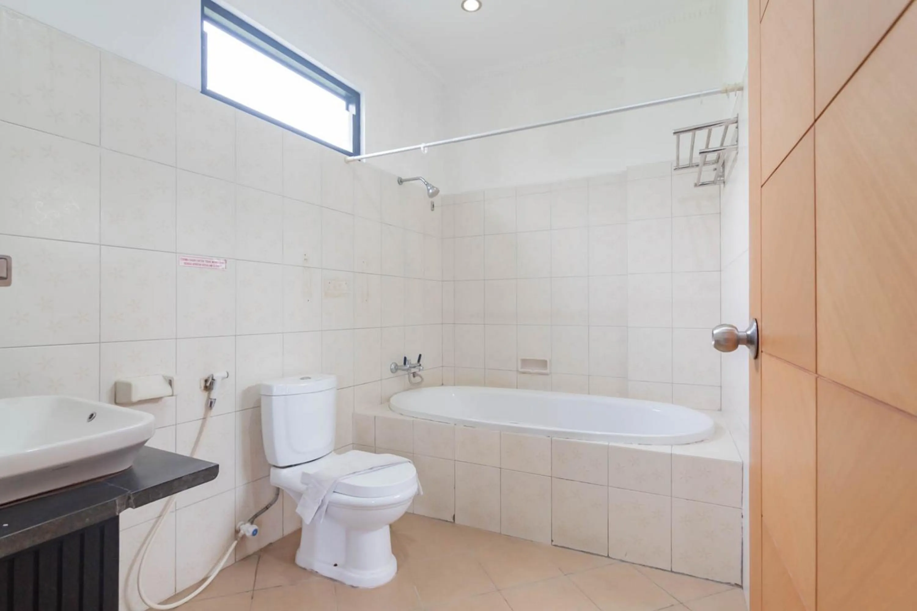 Bathroom in RedDoorz at Palagan Joglo Sersan Bajuri