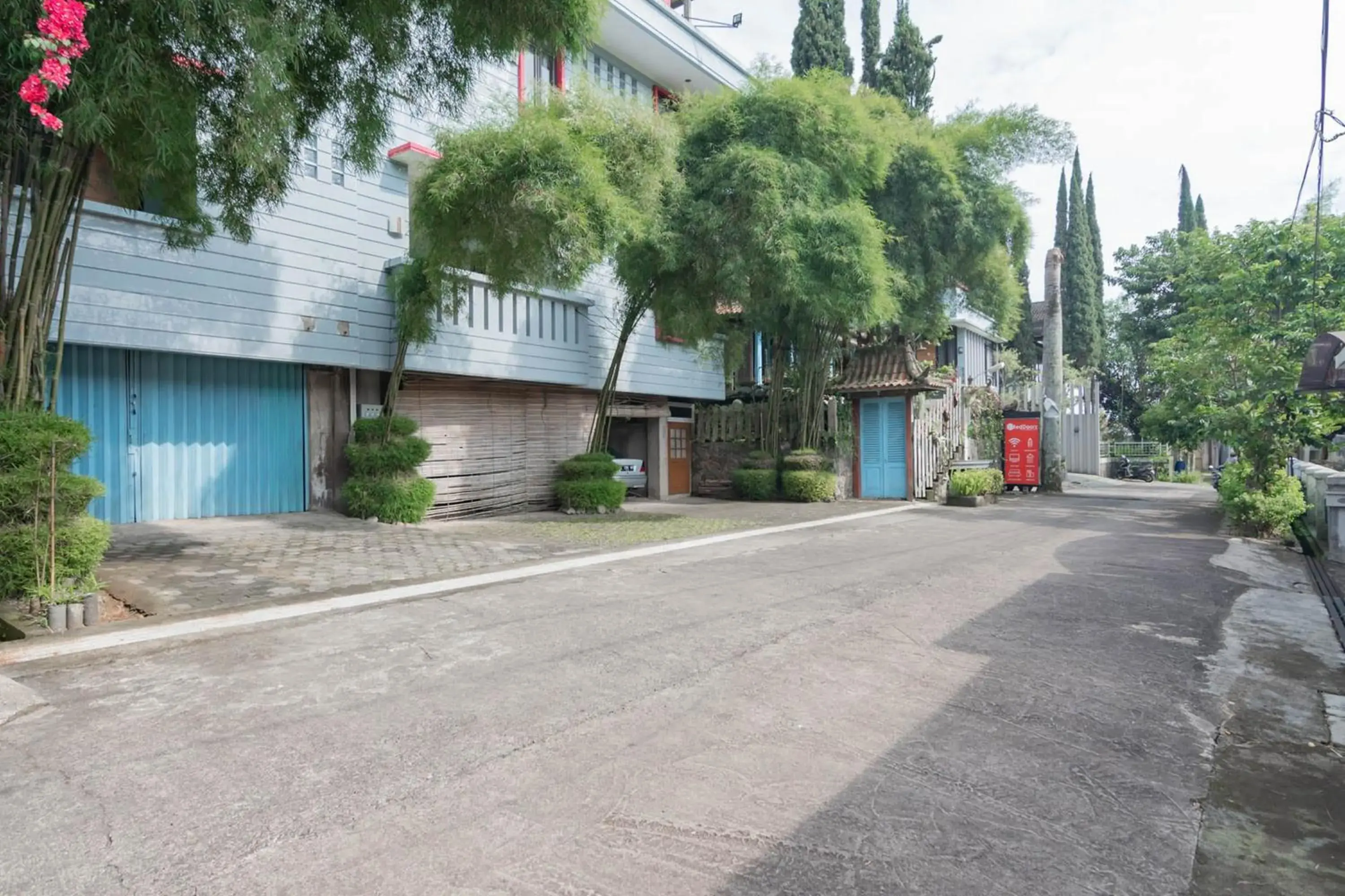 Property building in RedDoorz at Palagan Joglo Sersan Bajuri Property building in RedDoorz at Palagan Joglo Sersan Bajuri