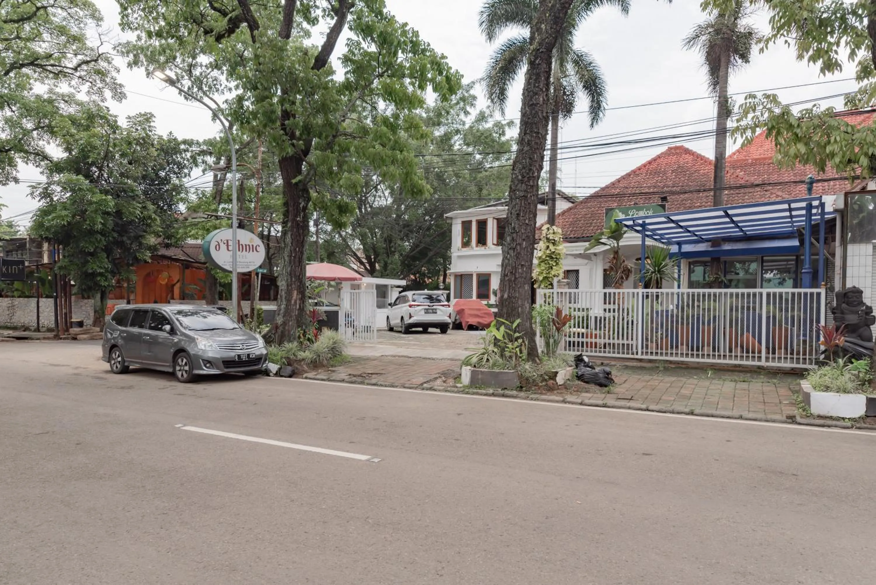 Facade/entrance in Urbanview De Ethnic Hotel Bandung by RedDoorz