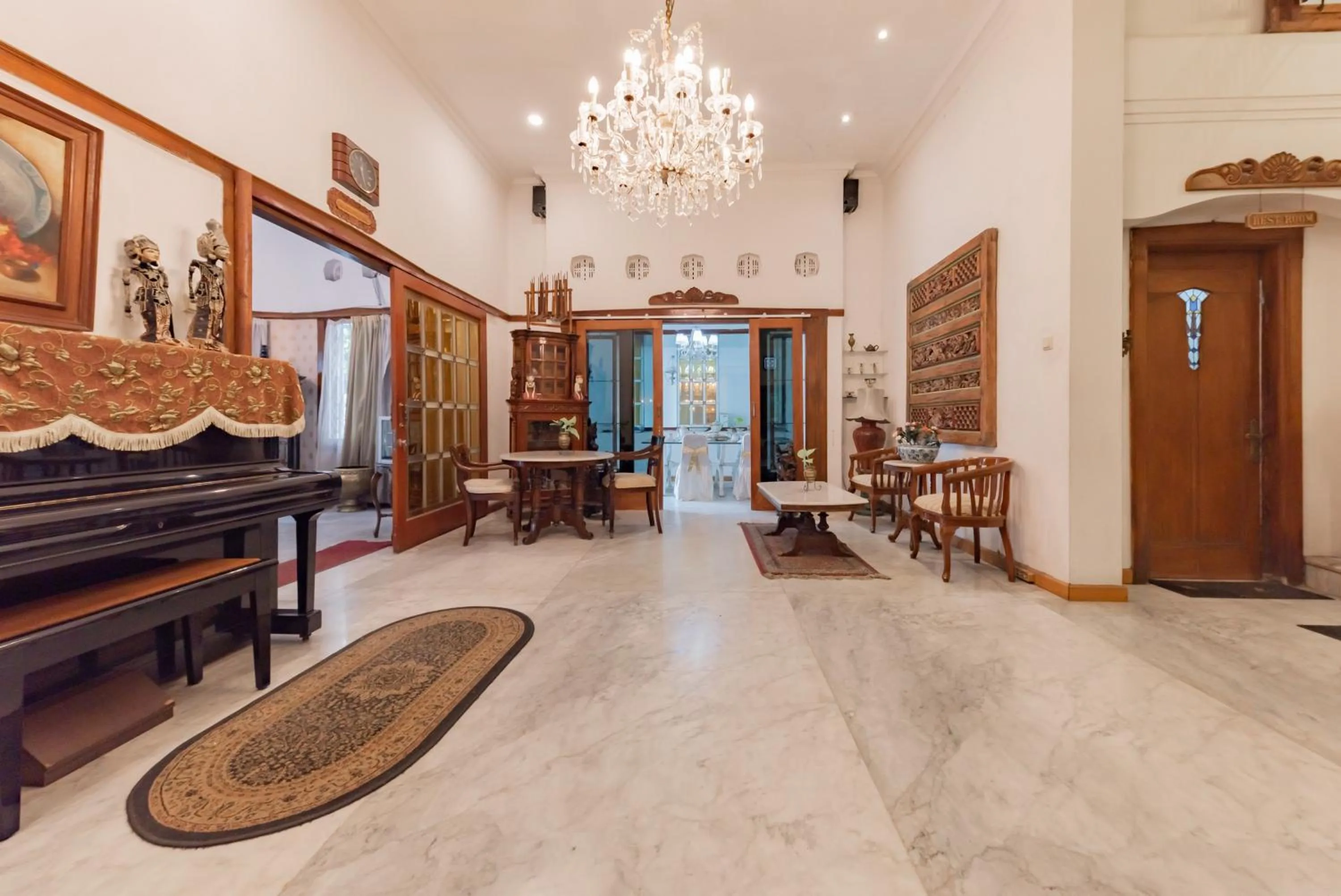 Property building in Urbanview De Ethnic Hotel Bandung by RedDoorz