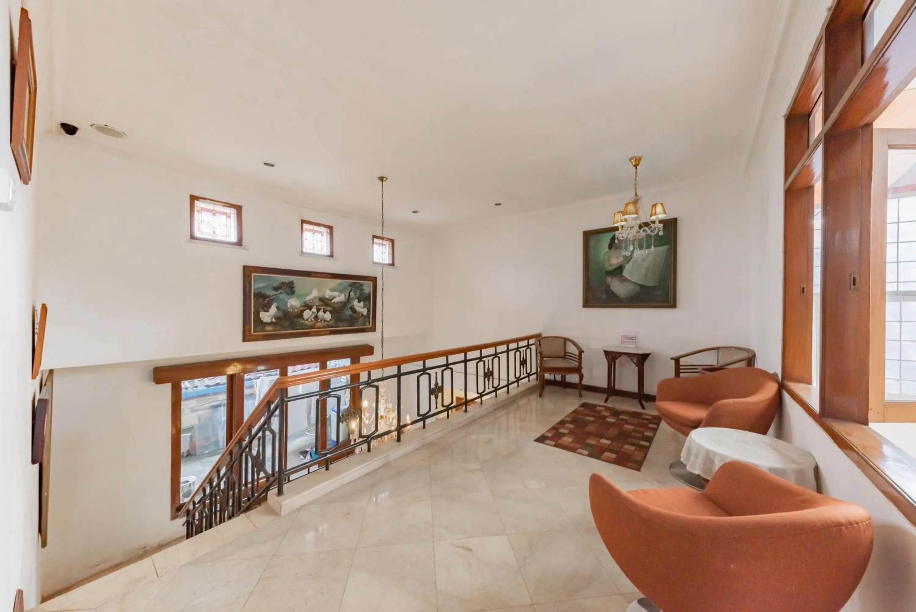 Seating area in Urbanview De Ethnic Hotel Bandung by RedDoorz