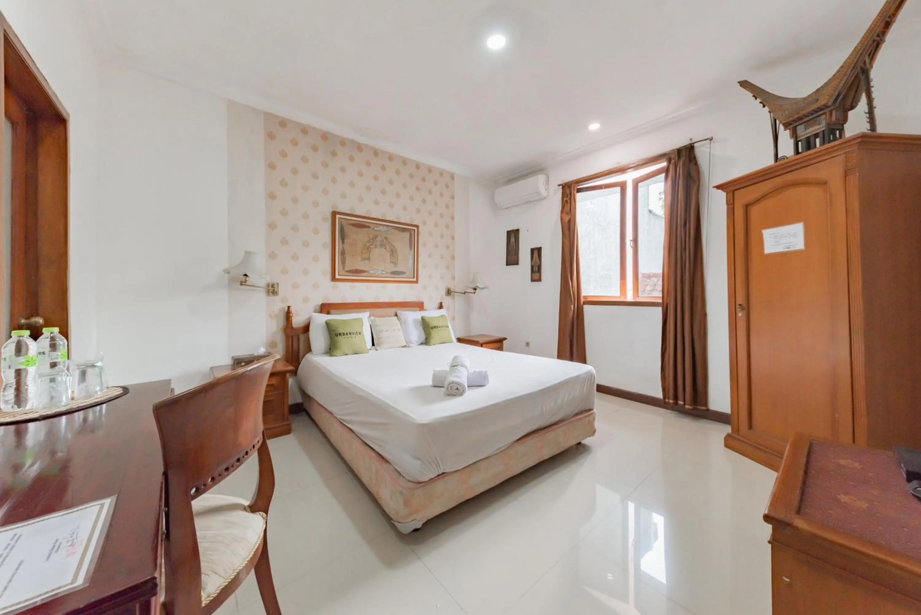 Bedroom, Bed in Urbanview De Ethnic Hotel Bandung by RedDoorz