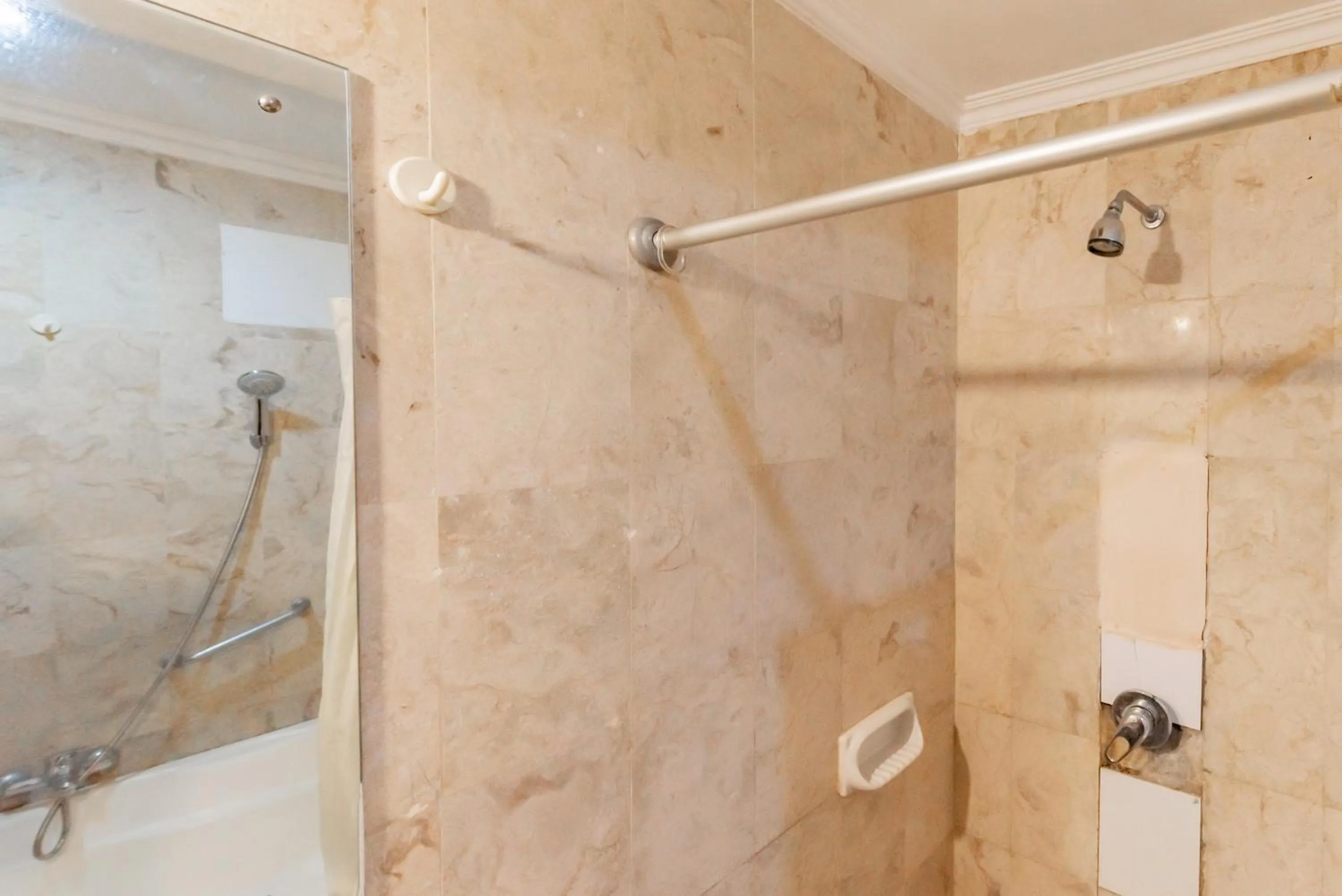 Bathroom in Urbanview De Ethnic Hotel Bandung by RedDoorz