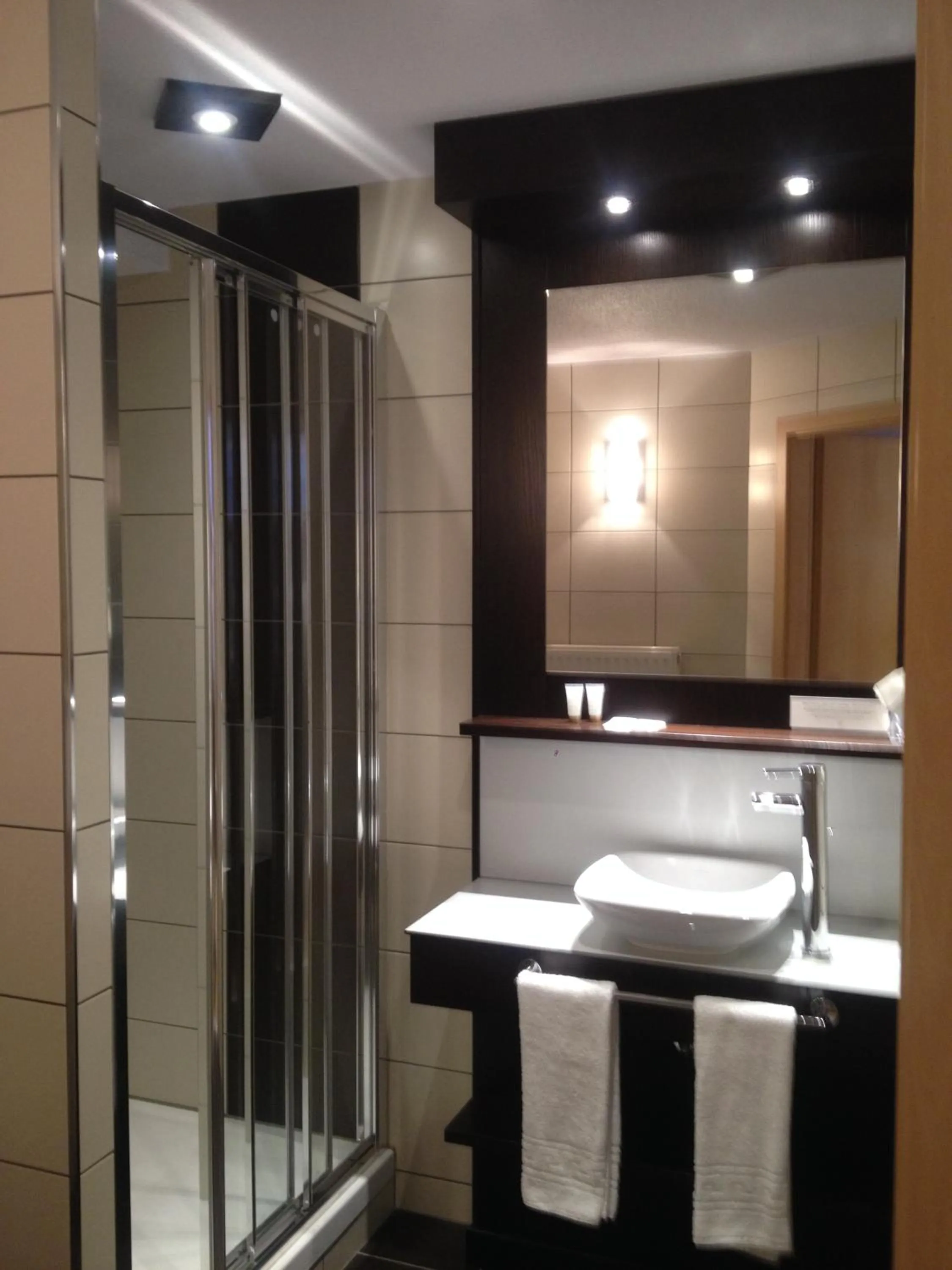 Bathroom in Cottage Logis Hôtel - Restaurant