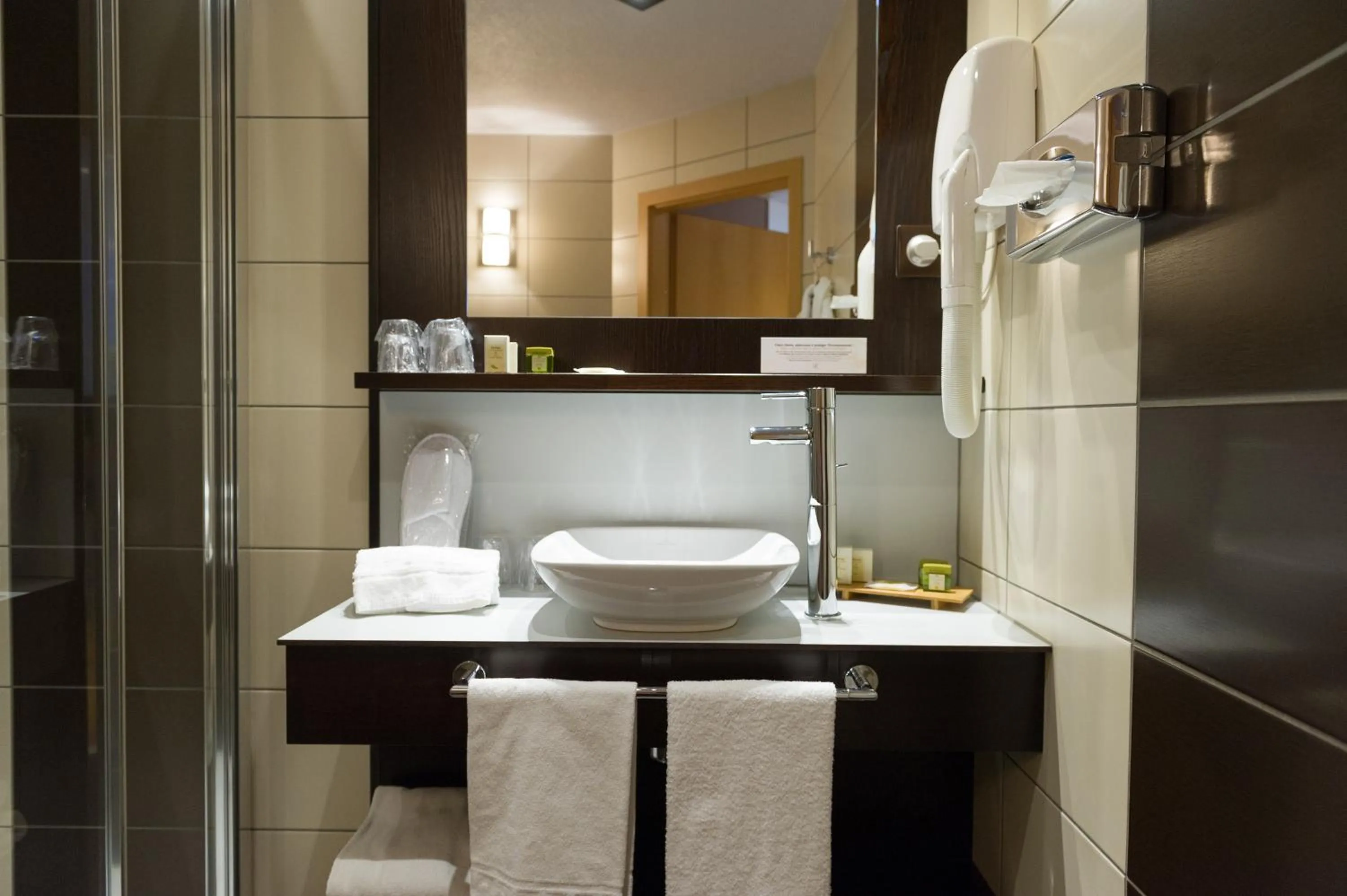 Bathroom in Cottage Logis Hôtel - Restaurant