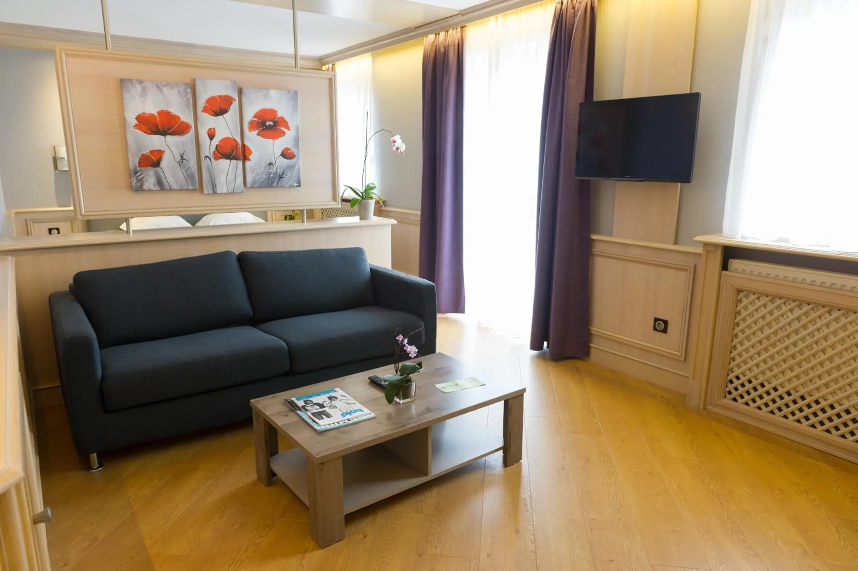 Bedroom, Seating Area in Cottage Logis Hôtel - Restaurant