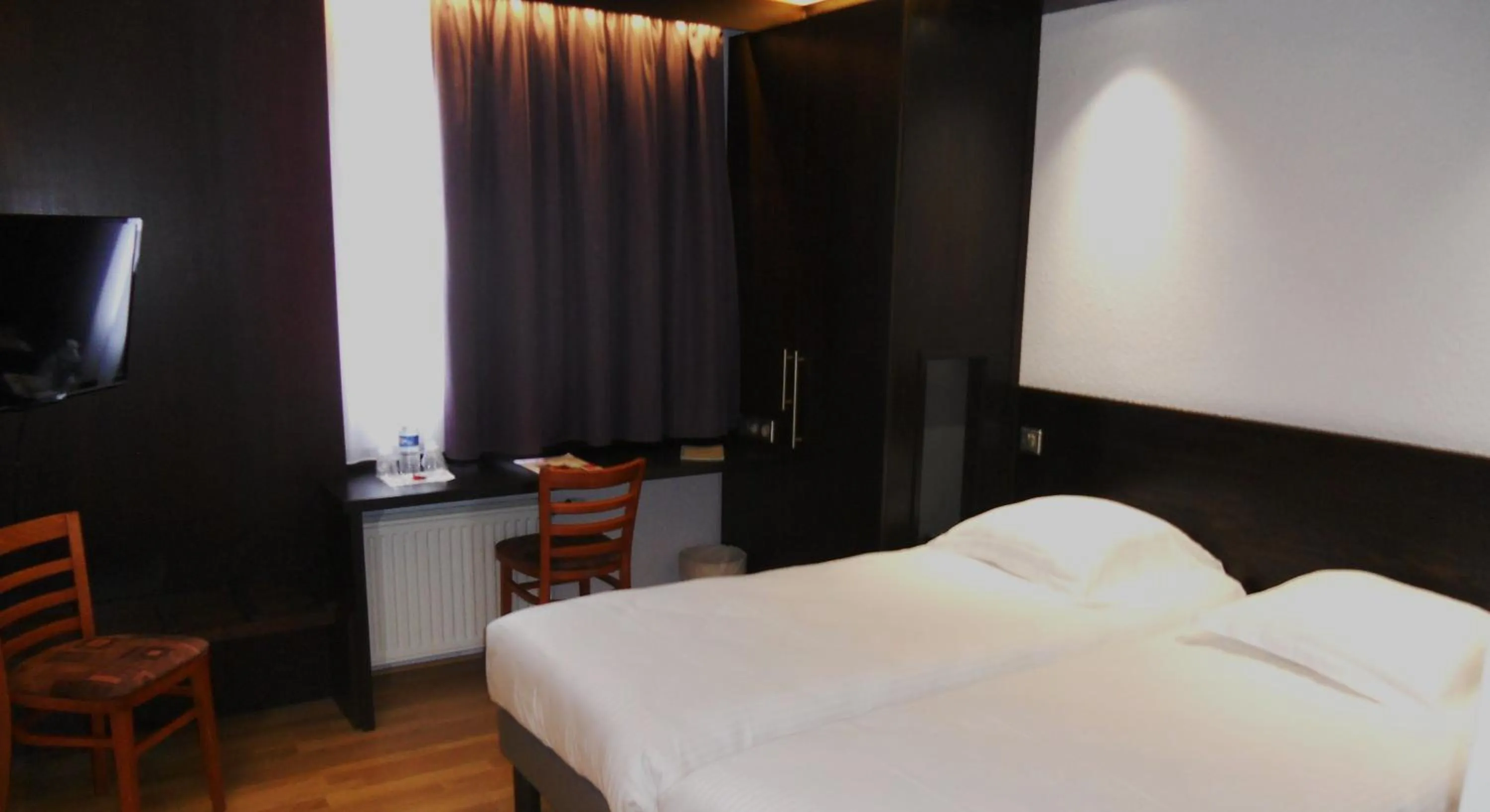 Bed in Cottage Logis Hôtel - Restaurant