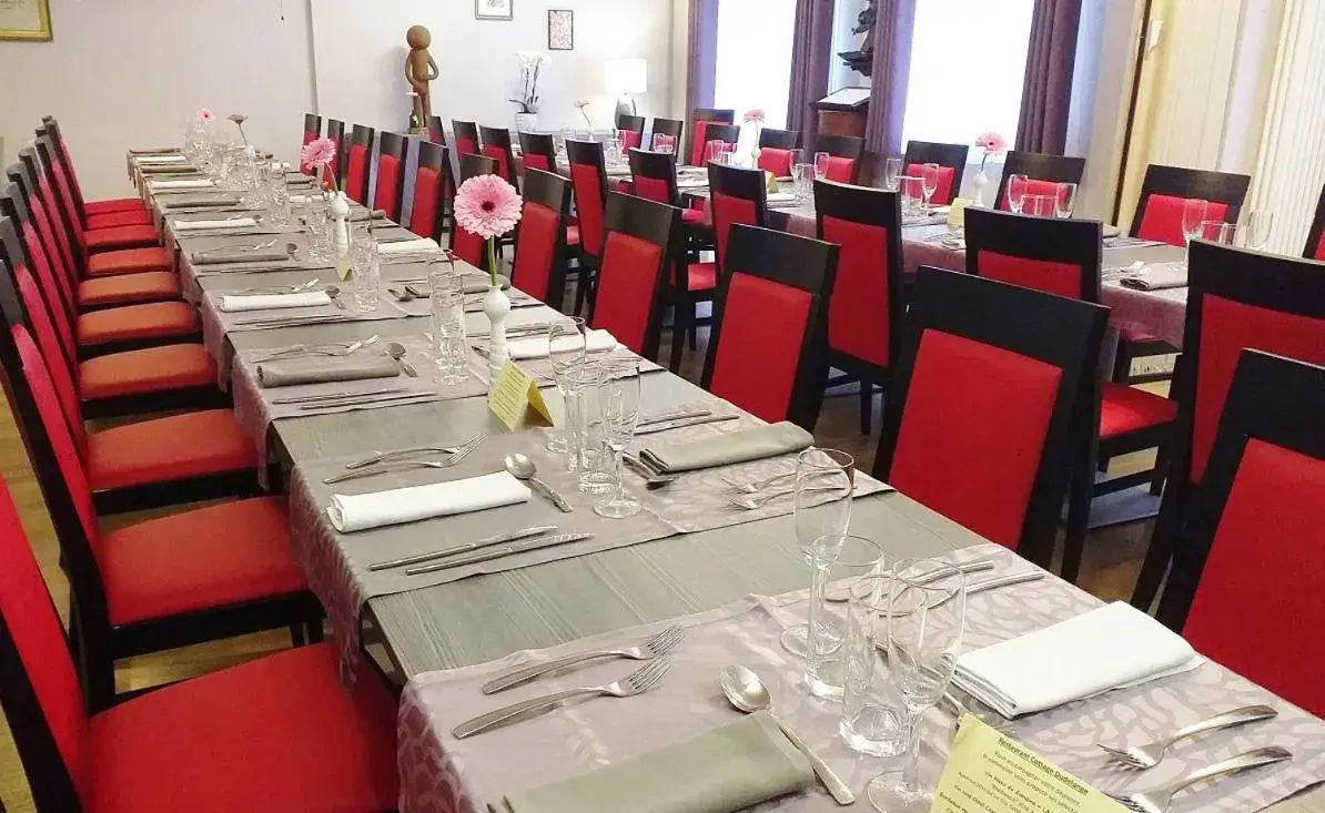 Banquet/Function facilities, Restaurant/Places to Eat in Cottage Logis Hôtel - Restaurant