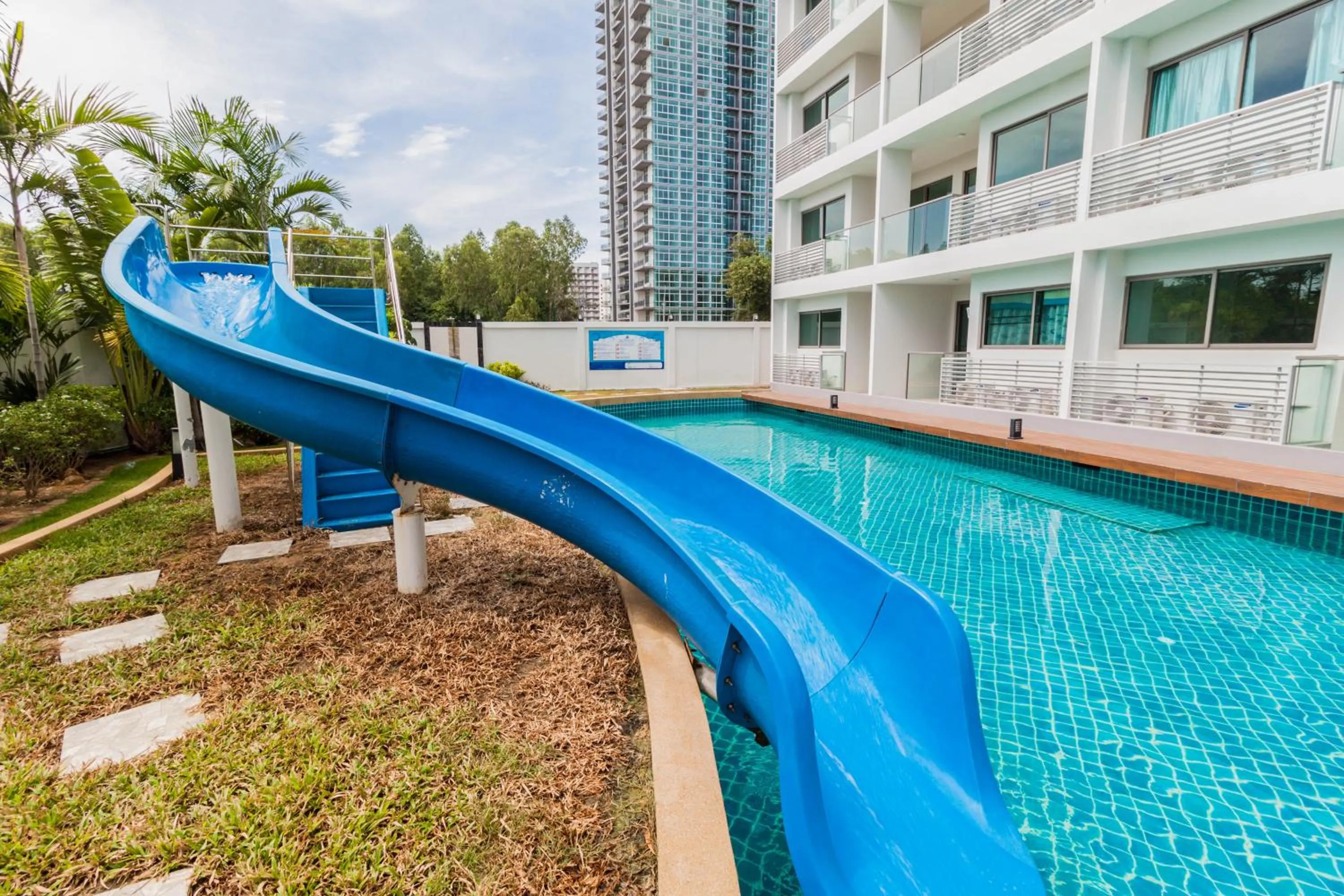 Swimming pool in Laguna Beach Resort 1 By Pattaya Sunny Rentals