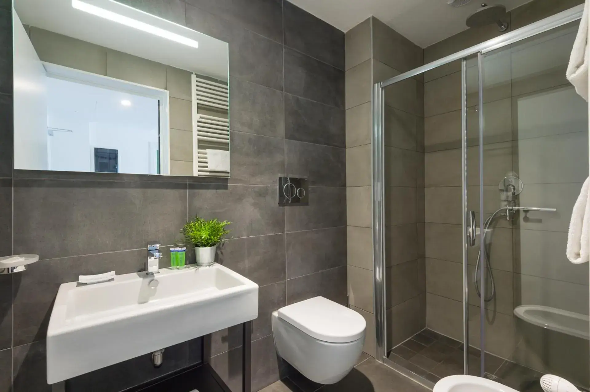 Neighbourhood, Bathroom in Camplus Guest Roma Casa per Ferie