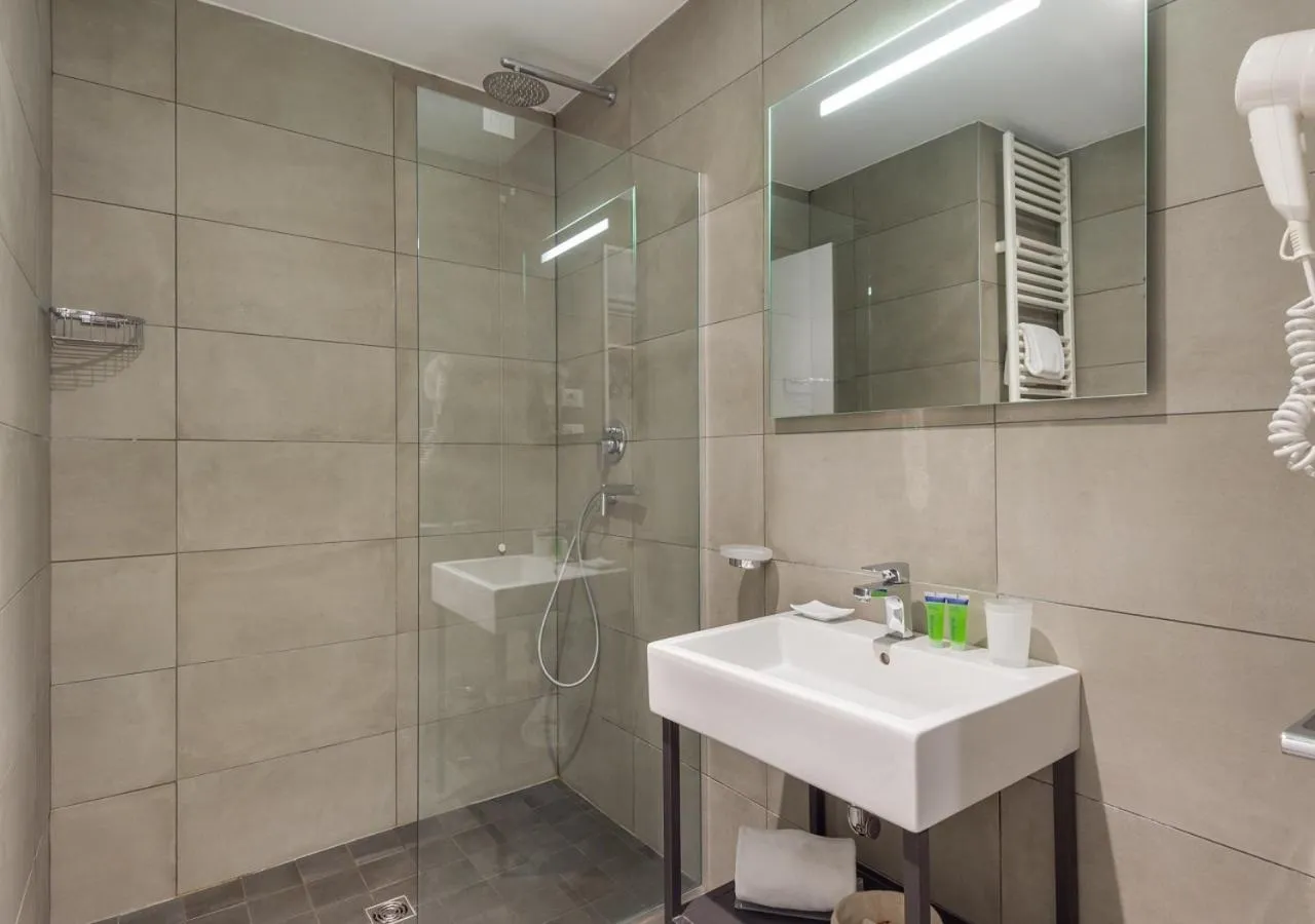 Shower in Camplus Pietralata - Casa per Ferie