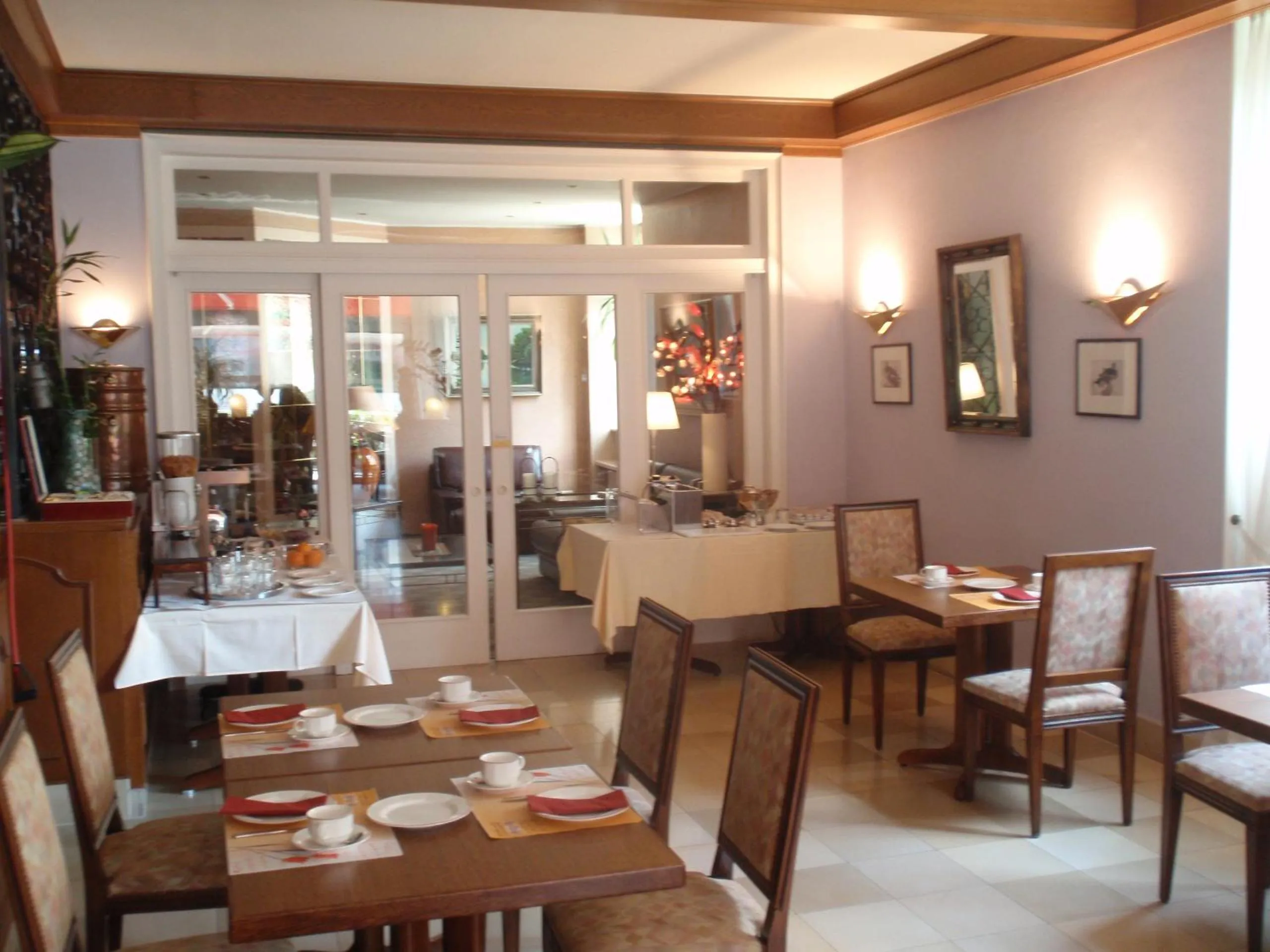 Restaurant/places to eat in Hotel du Parc