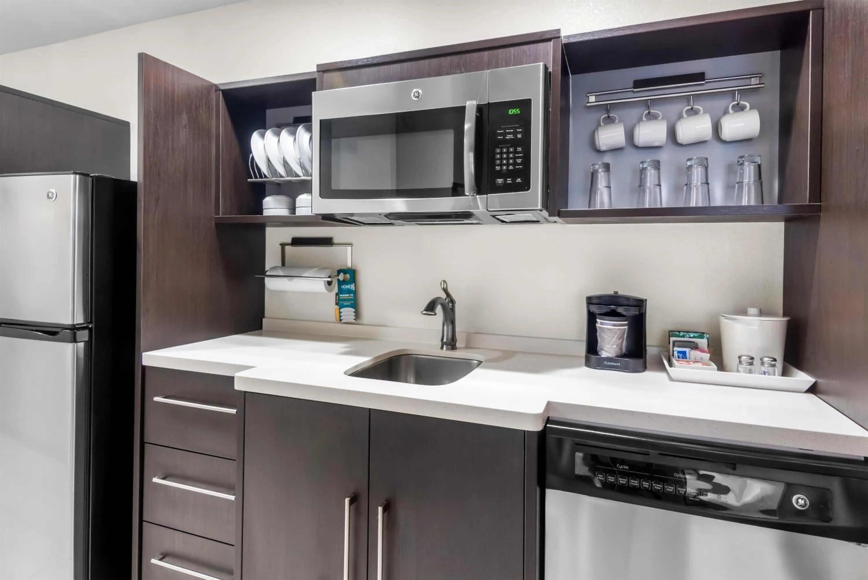 Kitchen or kitchenette in Home2 Suites By Hilton Dallas Grand Prairie