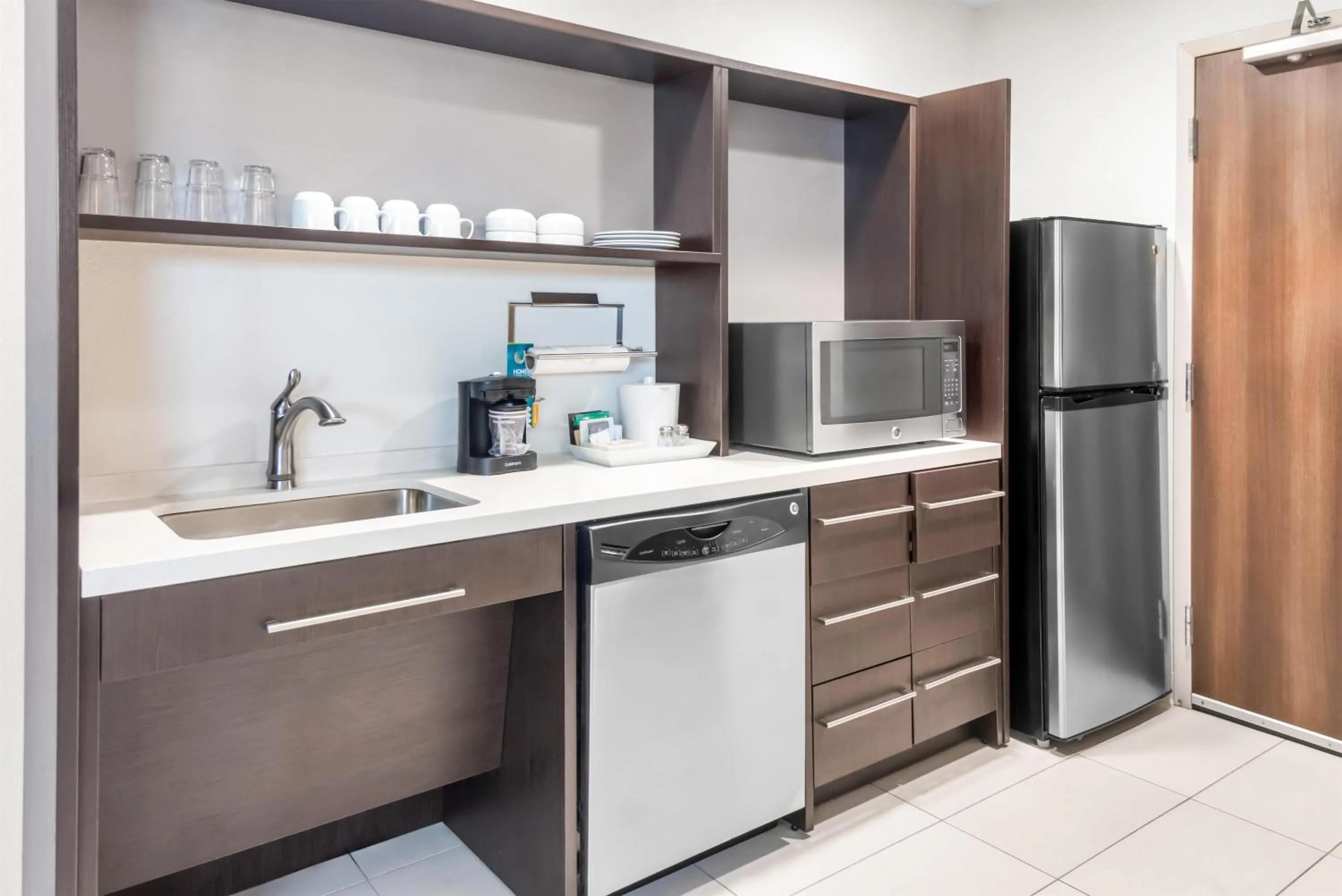 Kitchen or kitchenette in Home2 Suites By Hilton Dallas Grand Prairie