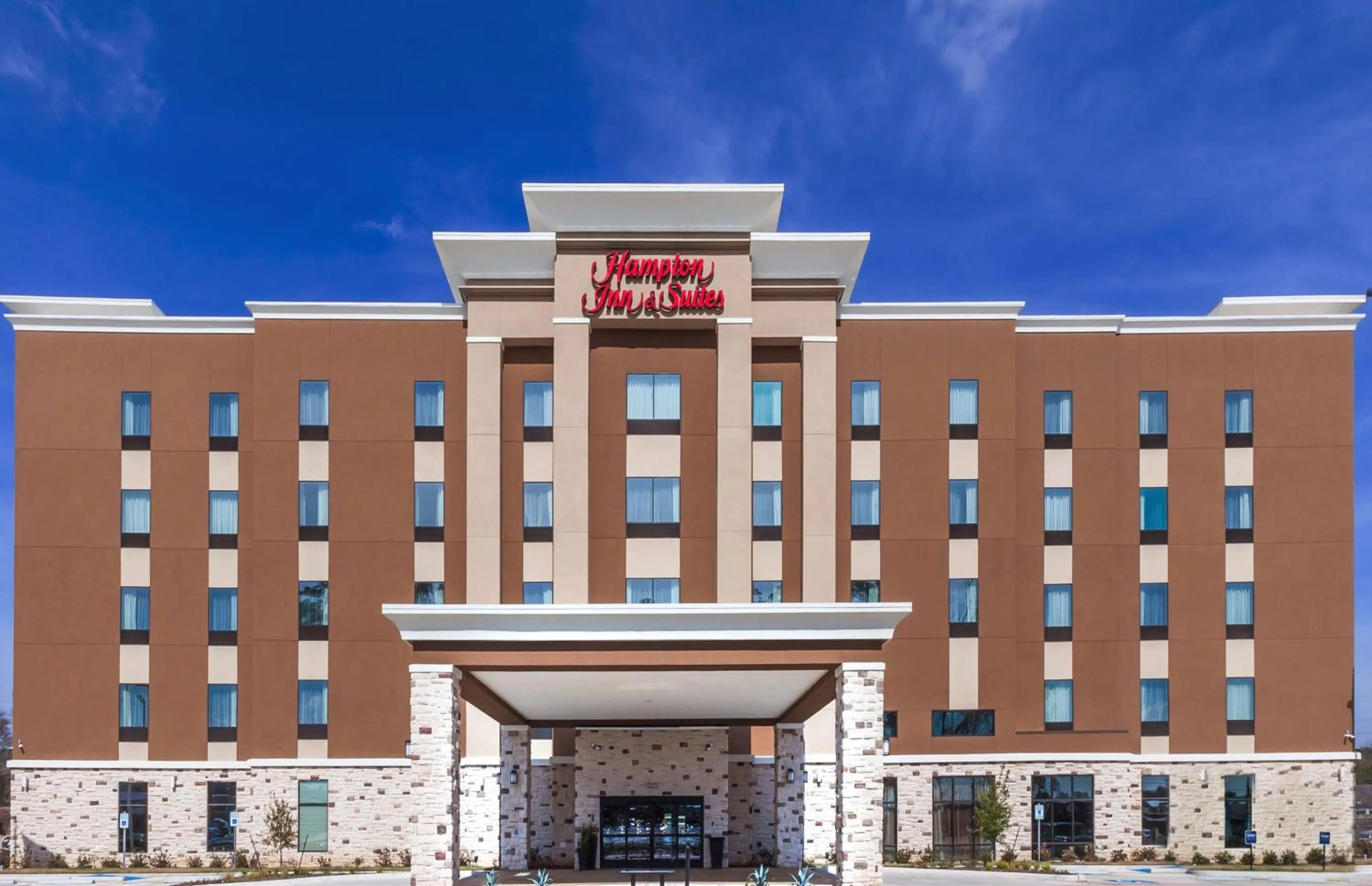 Property building in Hampton Inn & Suites Houston/Atascocita, Tx