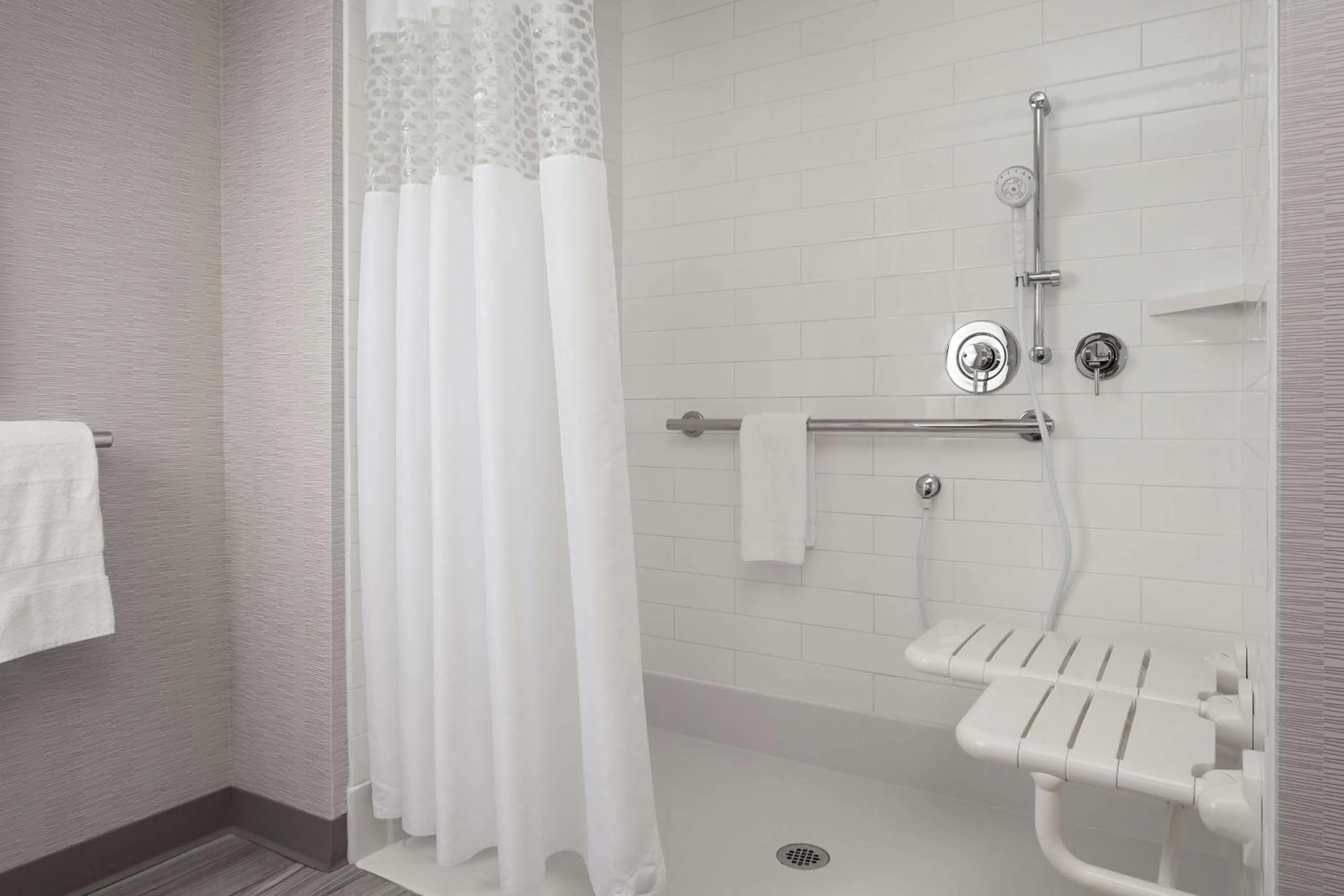 Bathroom in Hampton Inn Lewiston, ID