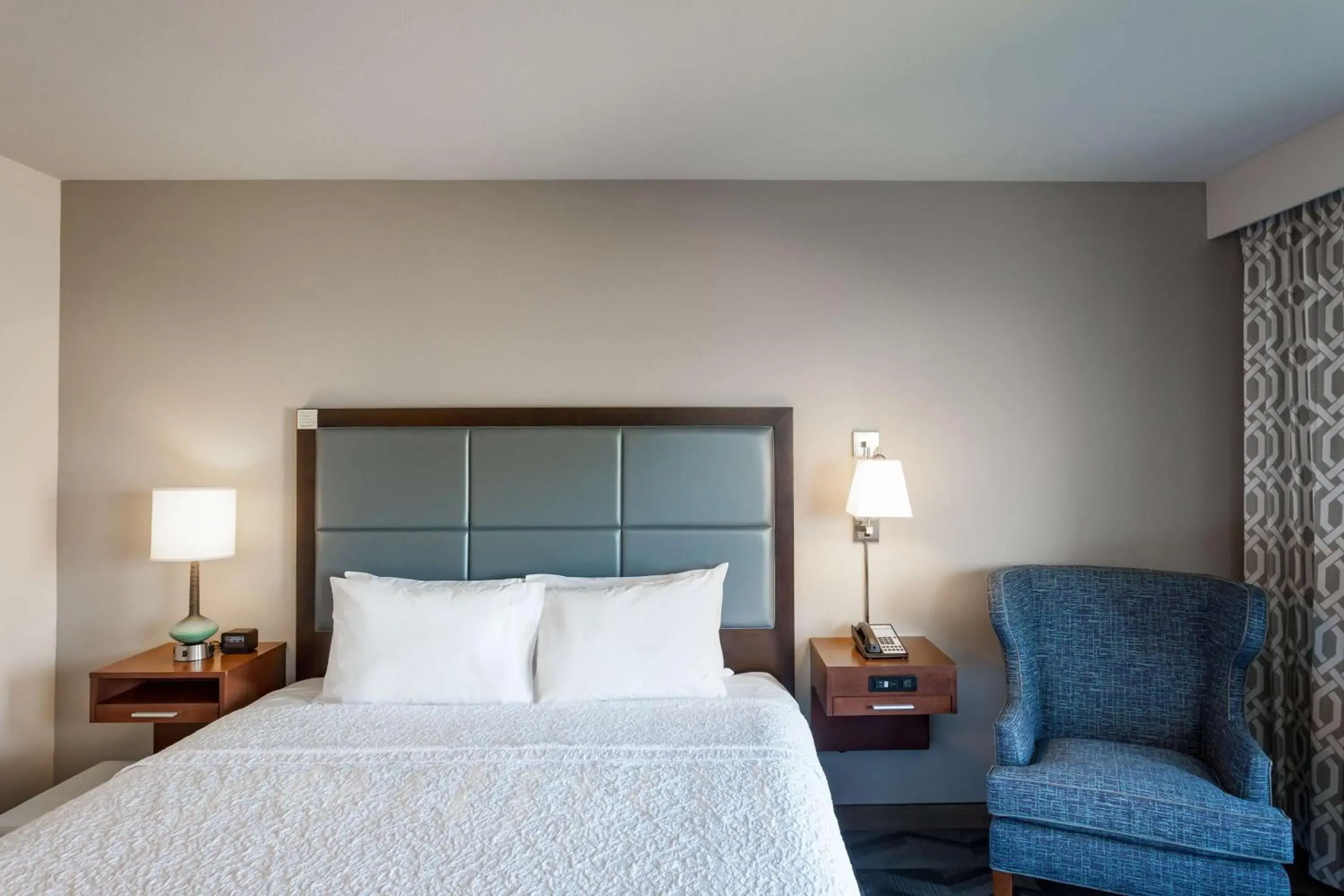 King Room with River View - Hearing Accessible - Non-Smoking in Hampton Inn Lewiston, ID King Room with River View - Hearing Accessible - Non-Smoking in Hampton Inn Lewiston, ID