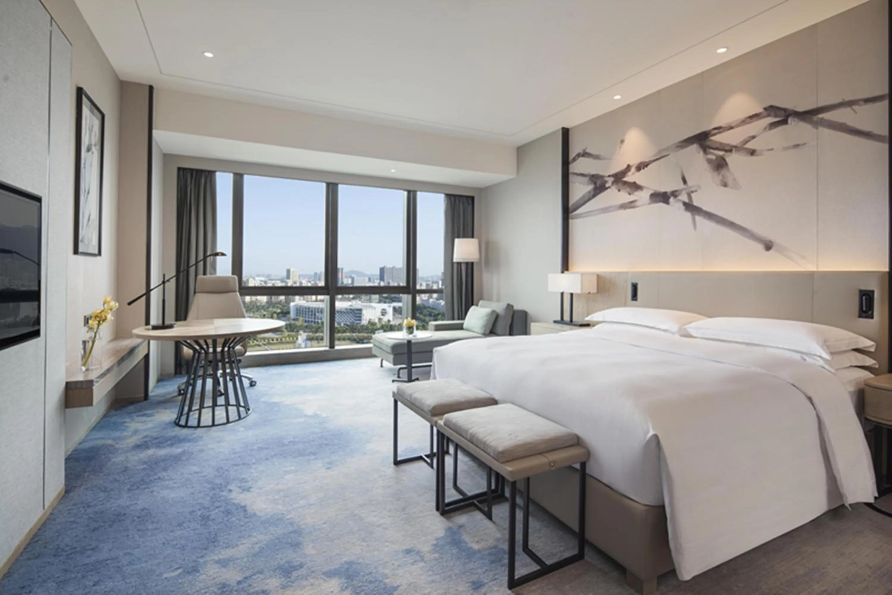 Bed in DoubleTree by Hilton Hotel Shenzhen Longhua