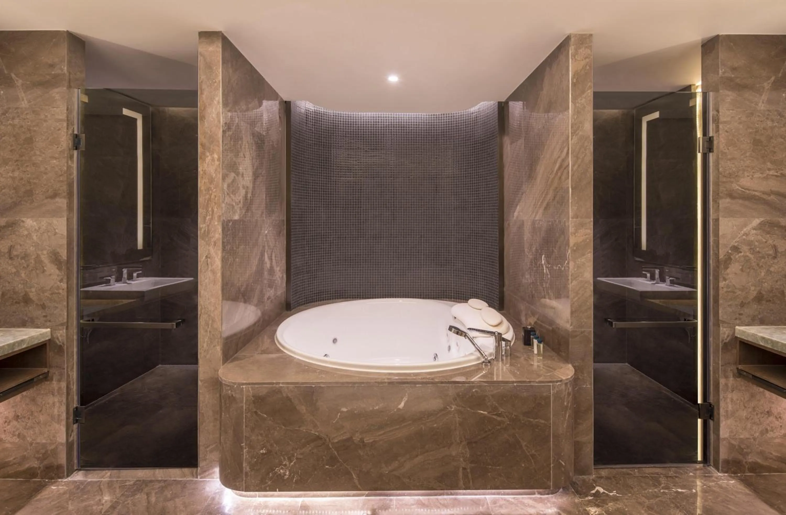 Bathroom in DoubleTree by Hilton Hotel Shenzhen Longhua