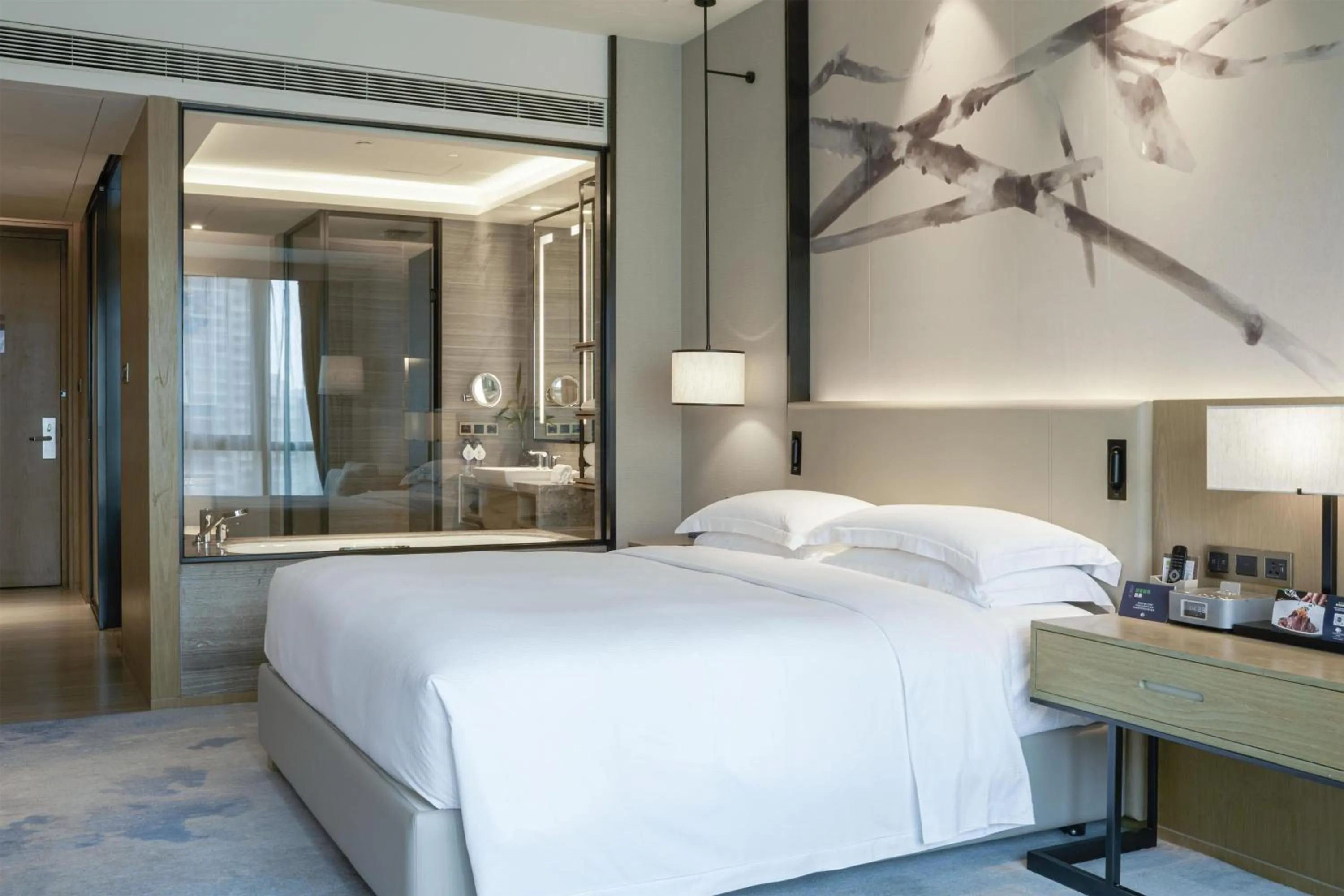 Bed in DoubleTree by Hilton Hotel Shenzhen Longhua