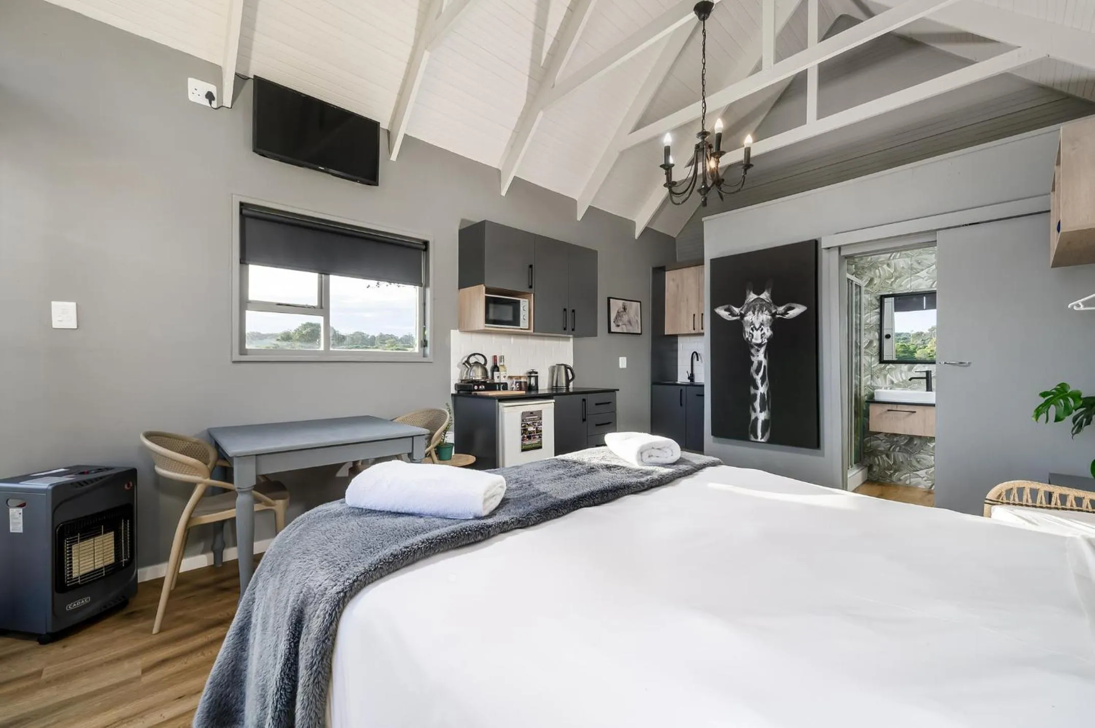 Bedroom, Bed in Kragga Kamma Game Park