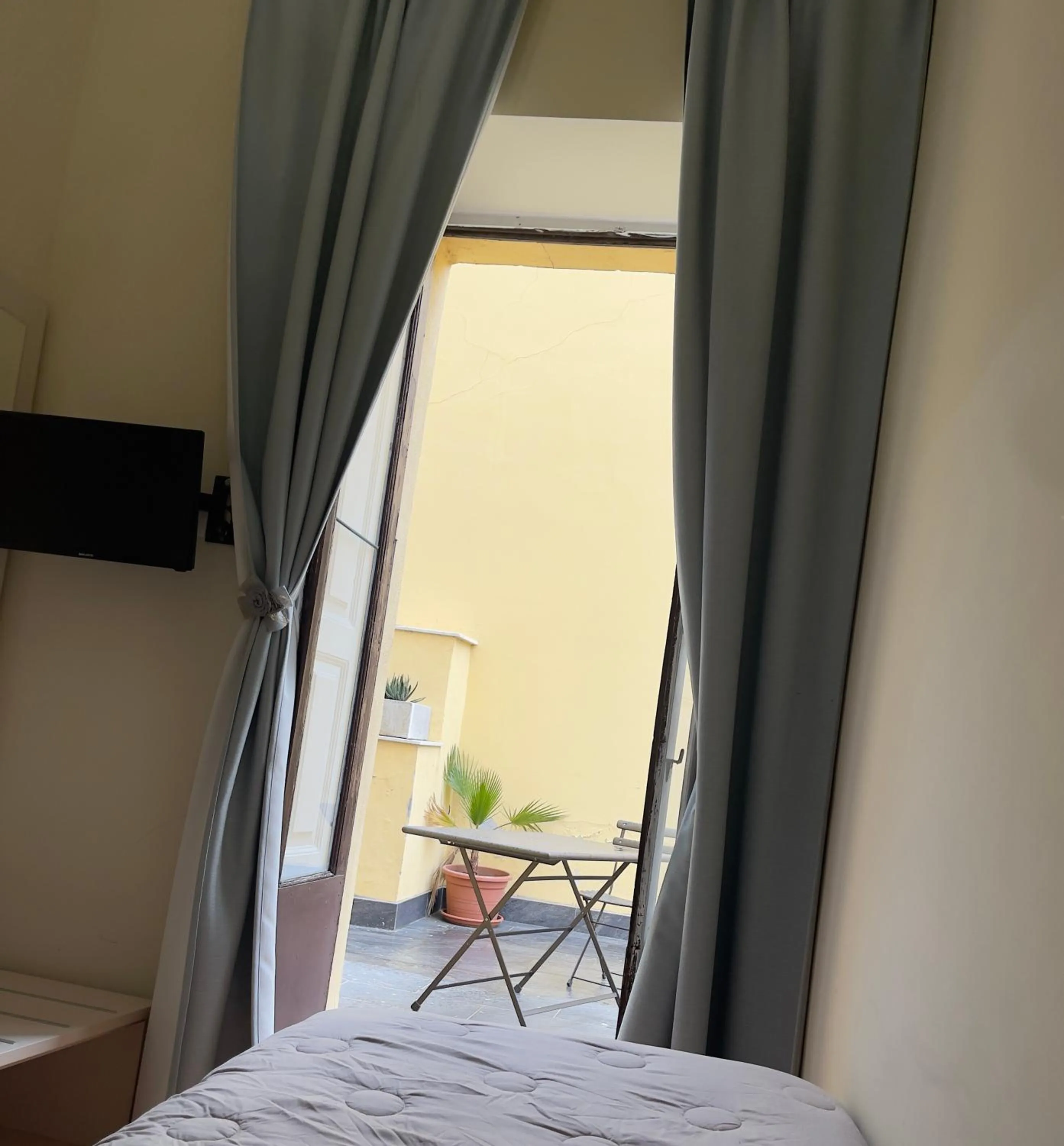 Photo of the whole room, Bed in Umberto House Catania