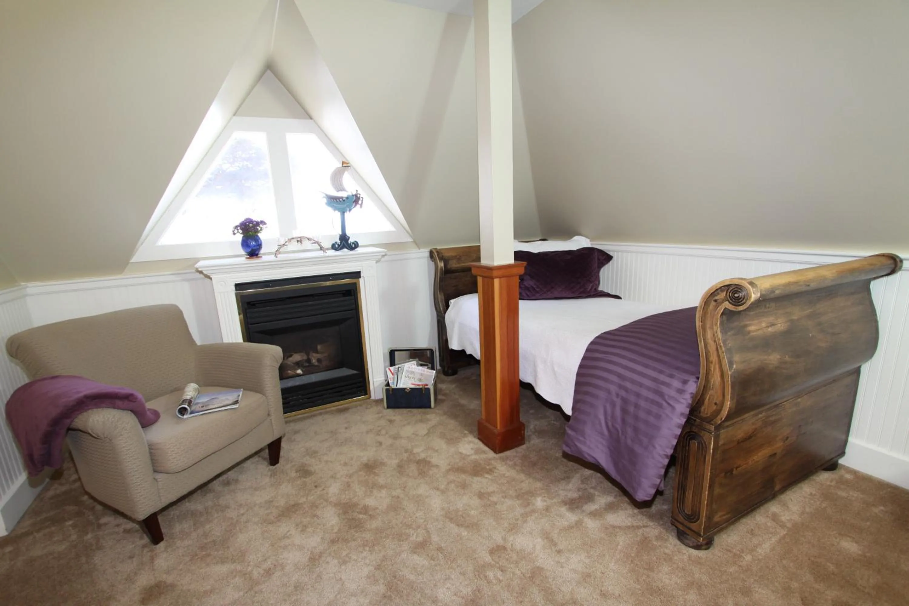 Bedroom, Bed in Elk Cove Inn & Spa