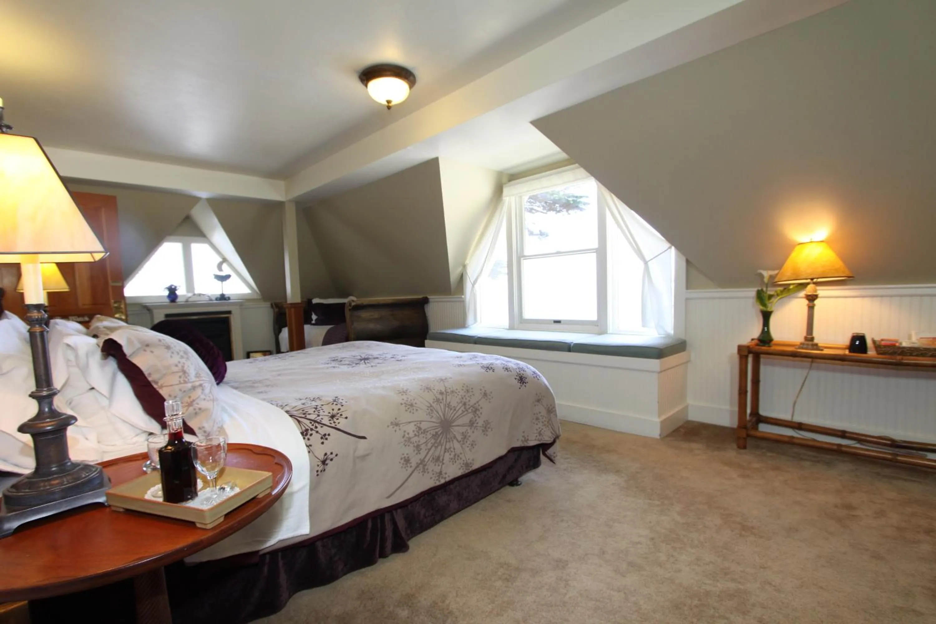 Bedroom, Bed in Elk Cove Inn & Spa