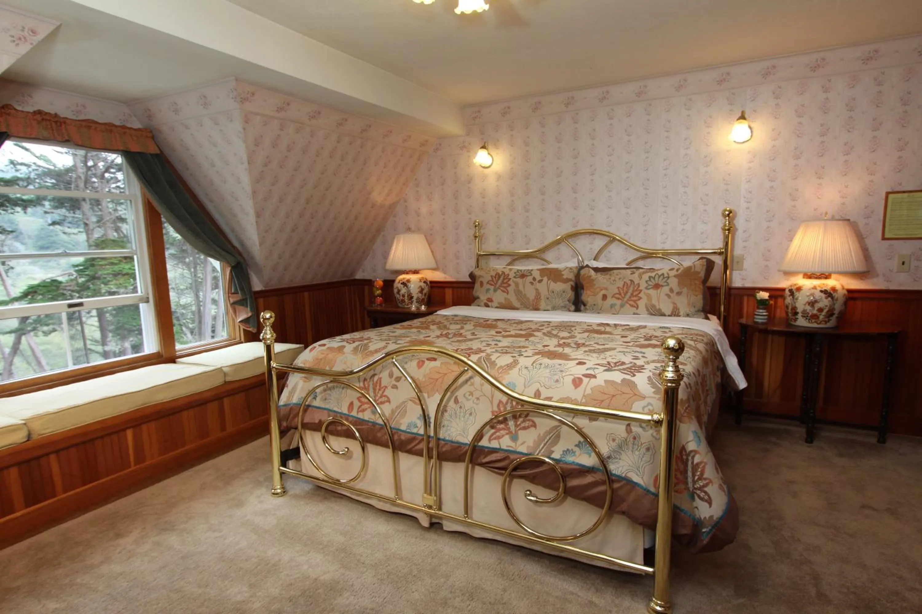 Bedroom, Bed in Elk Cove Inn & Spa